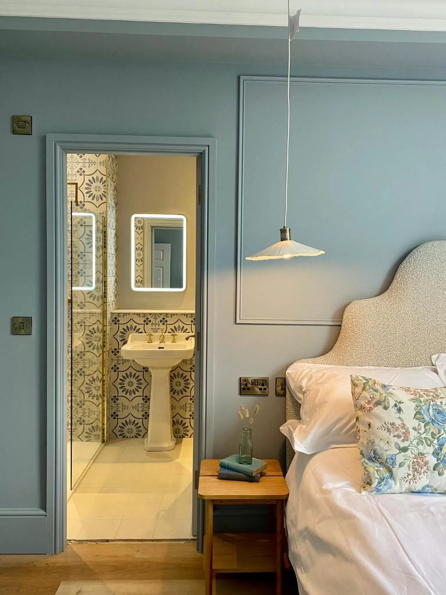 Bed in Railway House York by Chateau Anna