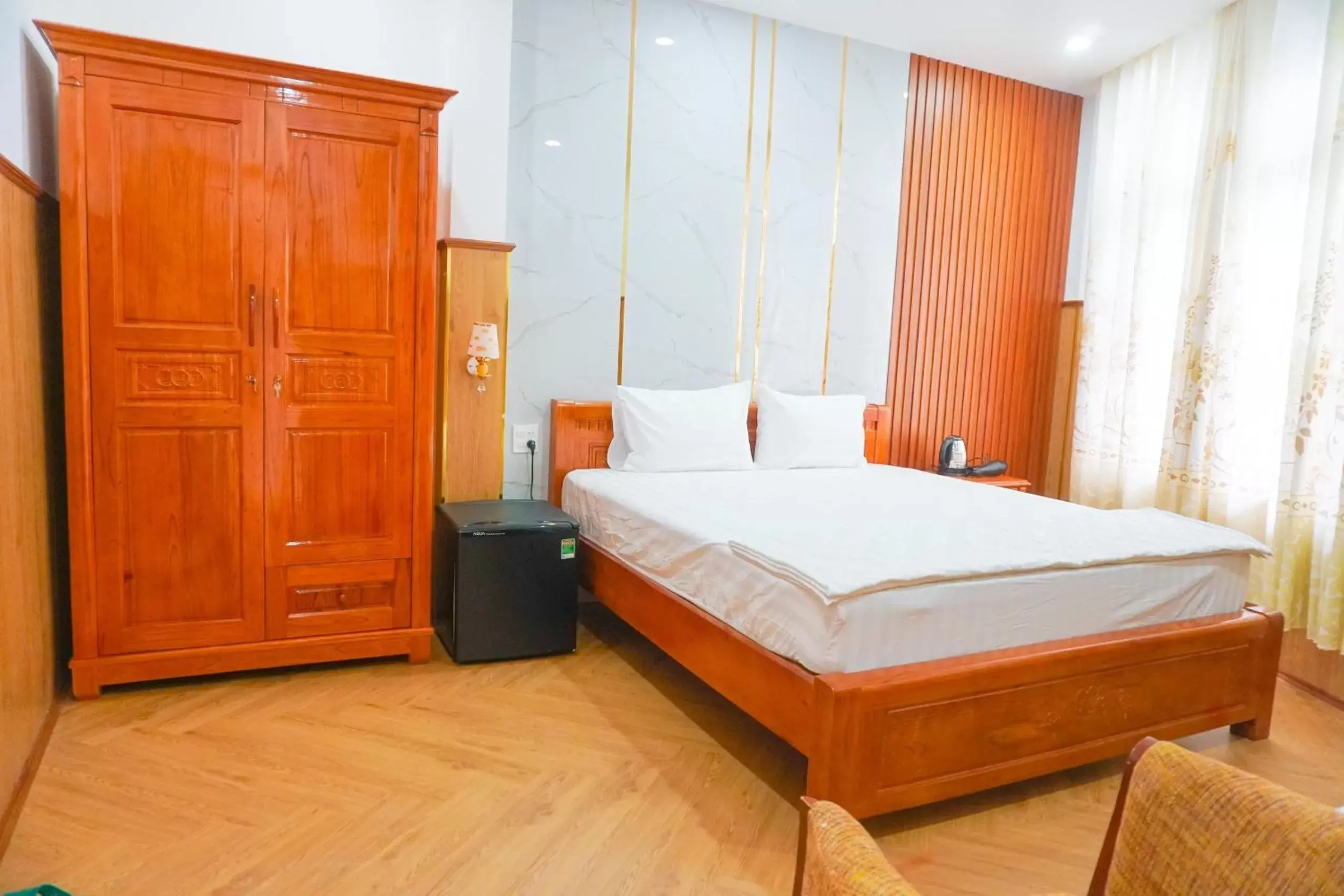 Large Double Room in Nhu Y Hotel Large Double Room in Nhu Y Hotel