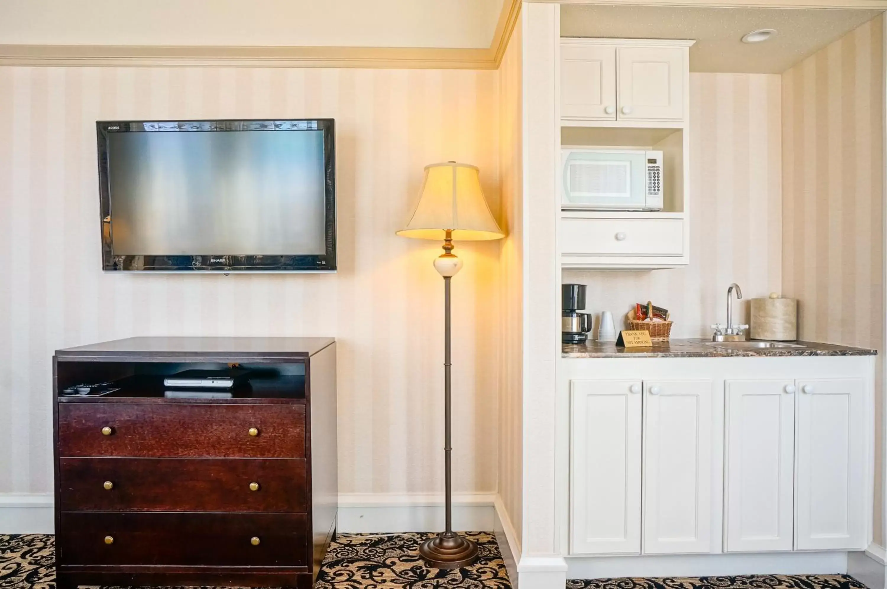 TV and multimedia, Kitchen/Kitchenette in Gaslamp Plaza Suites