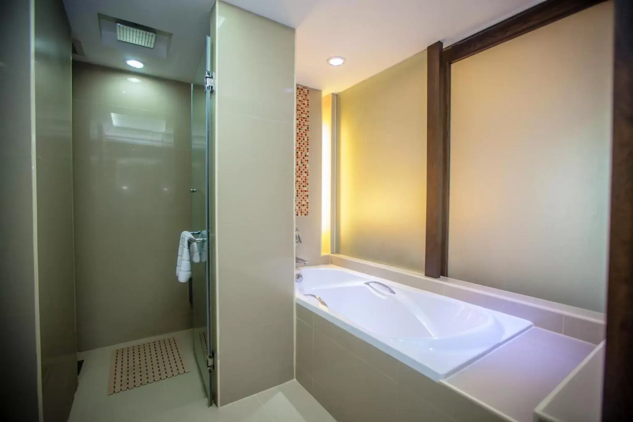 Shower, Bathroom in Chiangmai Grandview Hotel & Convention Center - SHA Extra Plus
