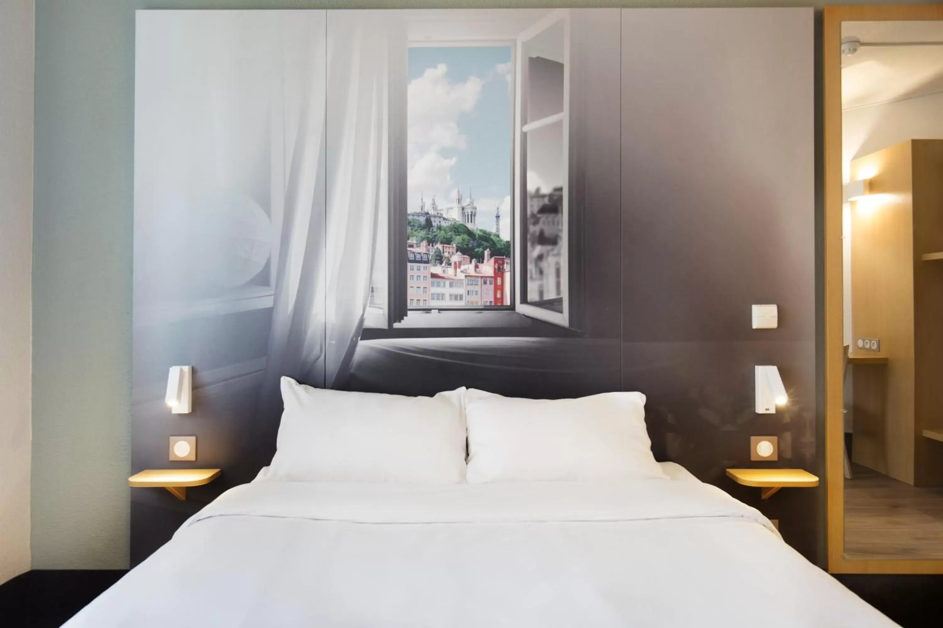 Bedroom, Bed in B&B HOTEL Lyon Saint-Bonnet Mi-Plaine