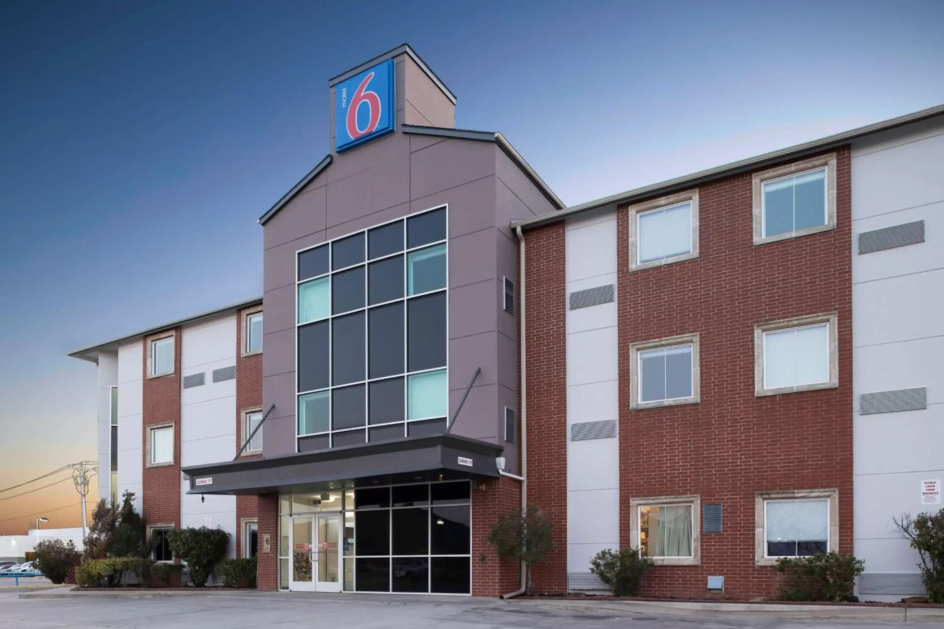 Property Building in Motel 6-Norman, OK