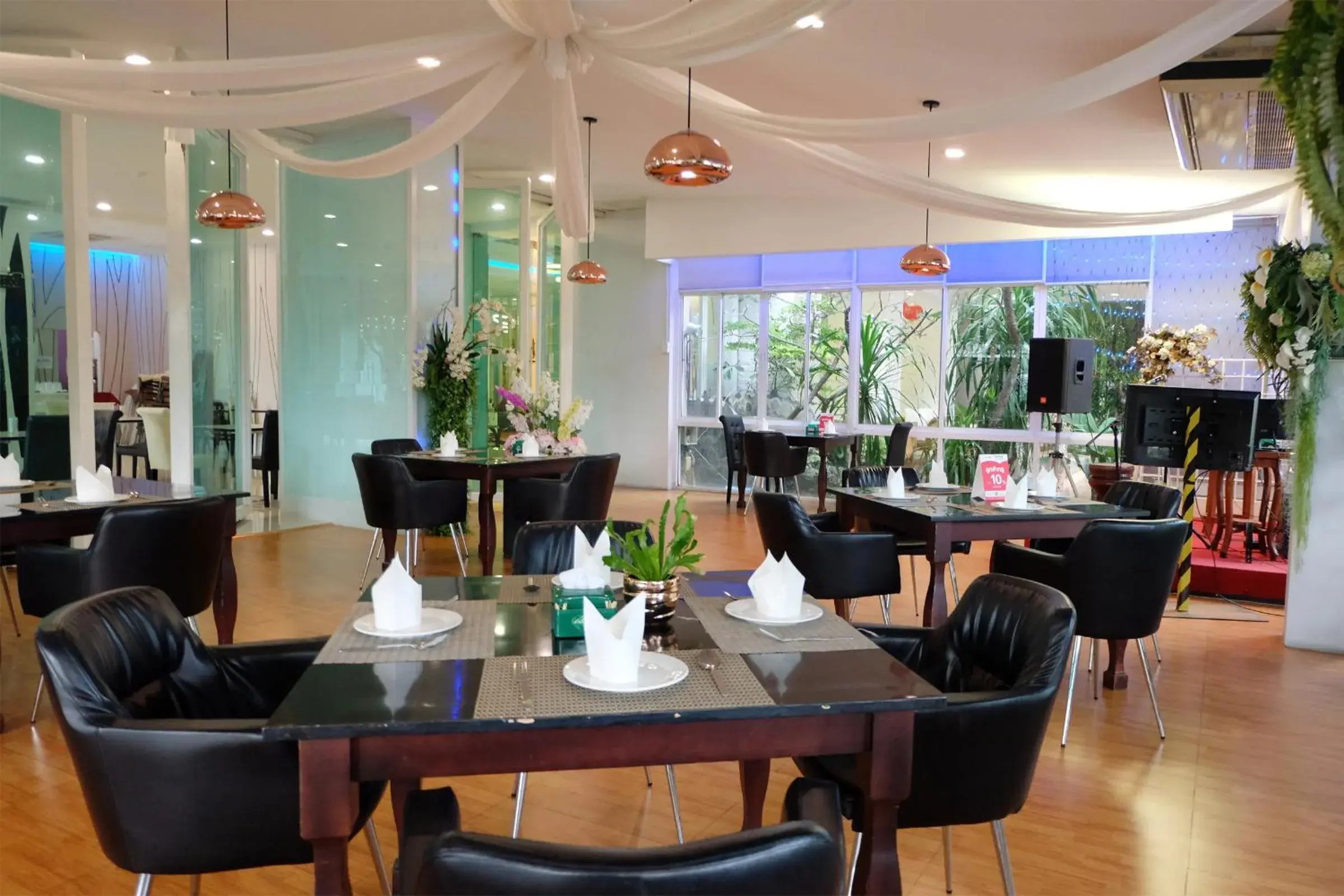 Lounge or bar, Restaurant/Places to Eat in Grand Hill Resort and Spa