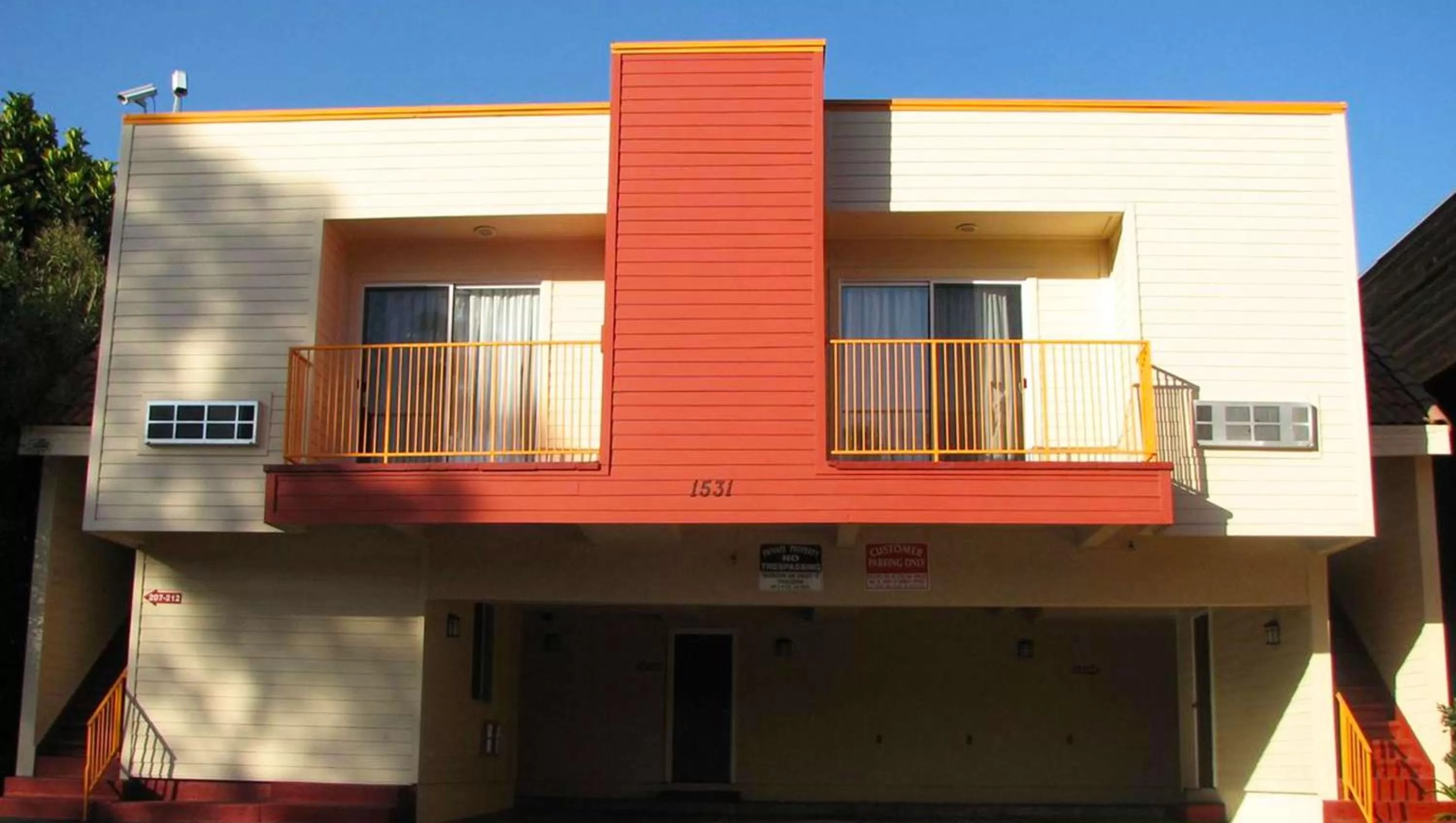 Property building in Motel 6 Glendale CA Pasadena Burbank Los Angeles