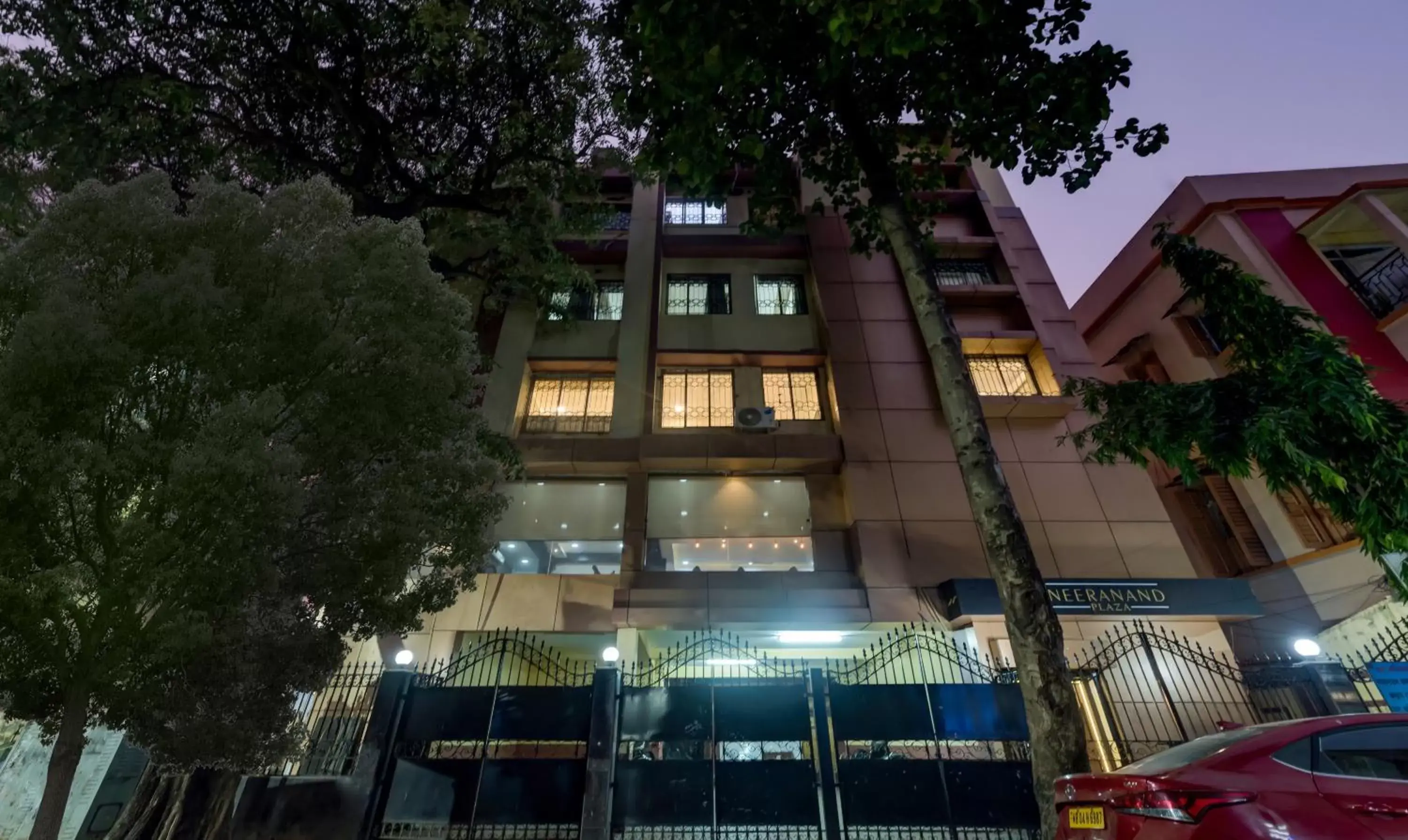 Property building in Itsy Hotels Neeranand Plaza, Bhawanipur Property building in Itsy Hotels Neeranand Plaza, Bhawanipur