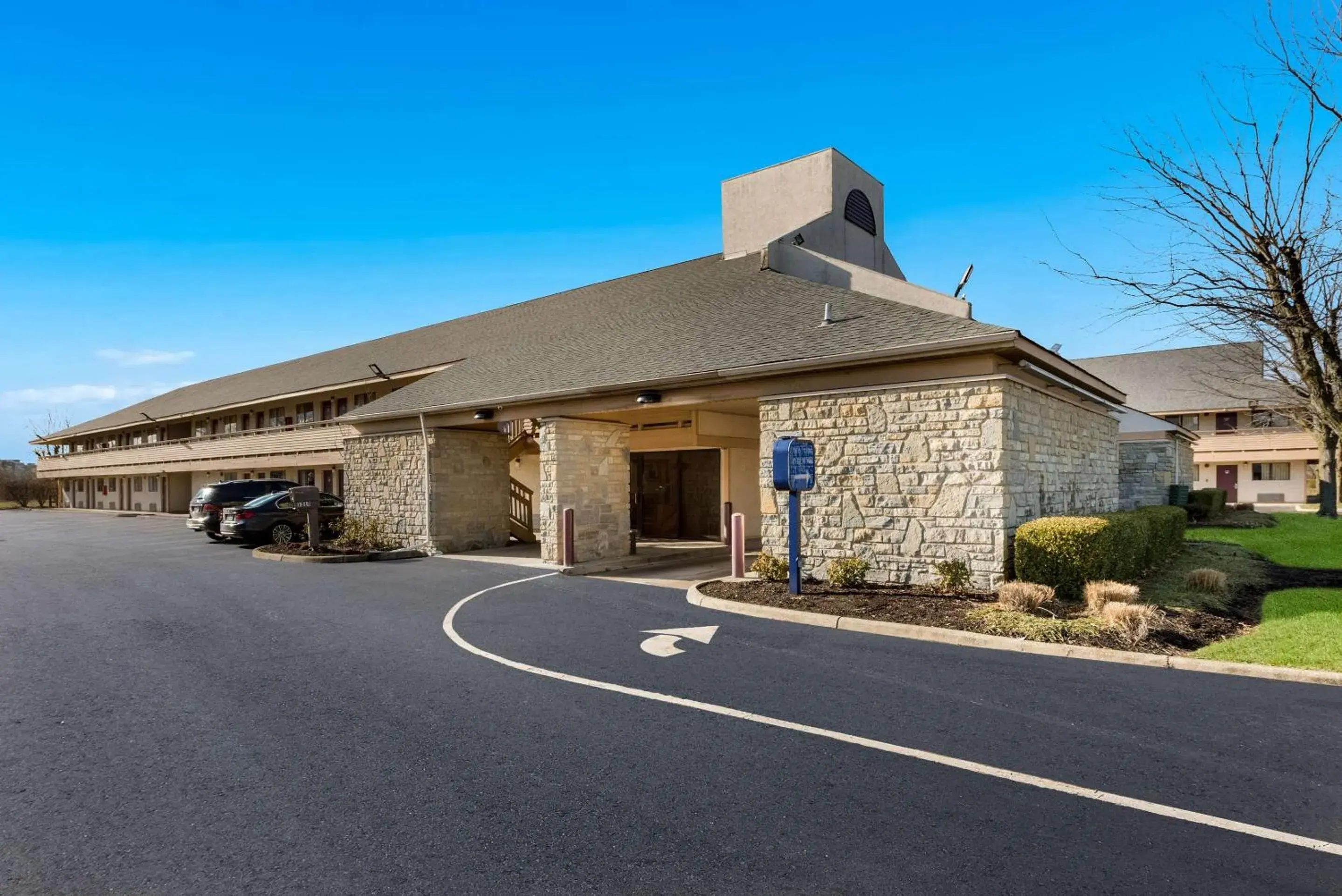 Property Building in Rodeway Inn