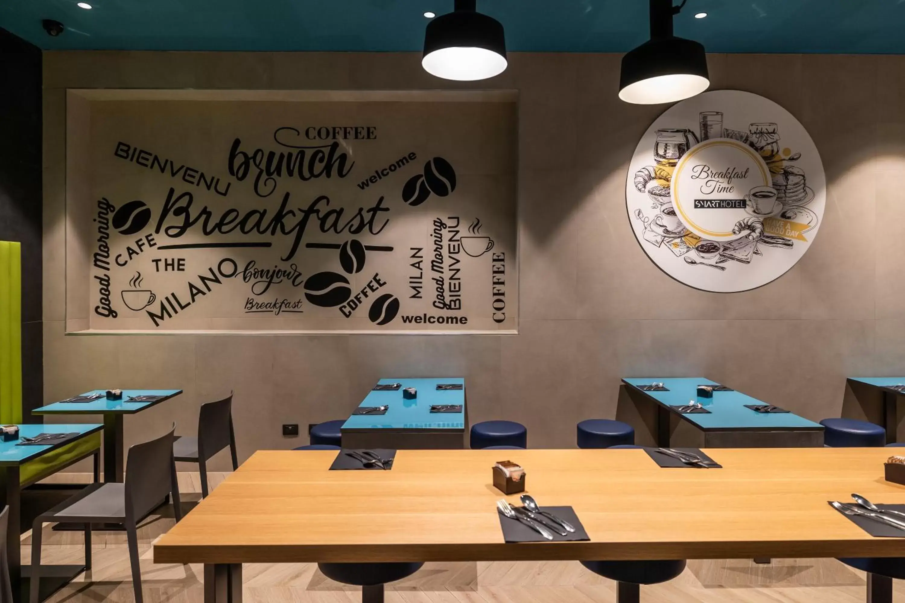 Restaurant/places to eat in Smart Hotel Central