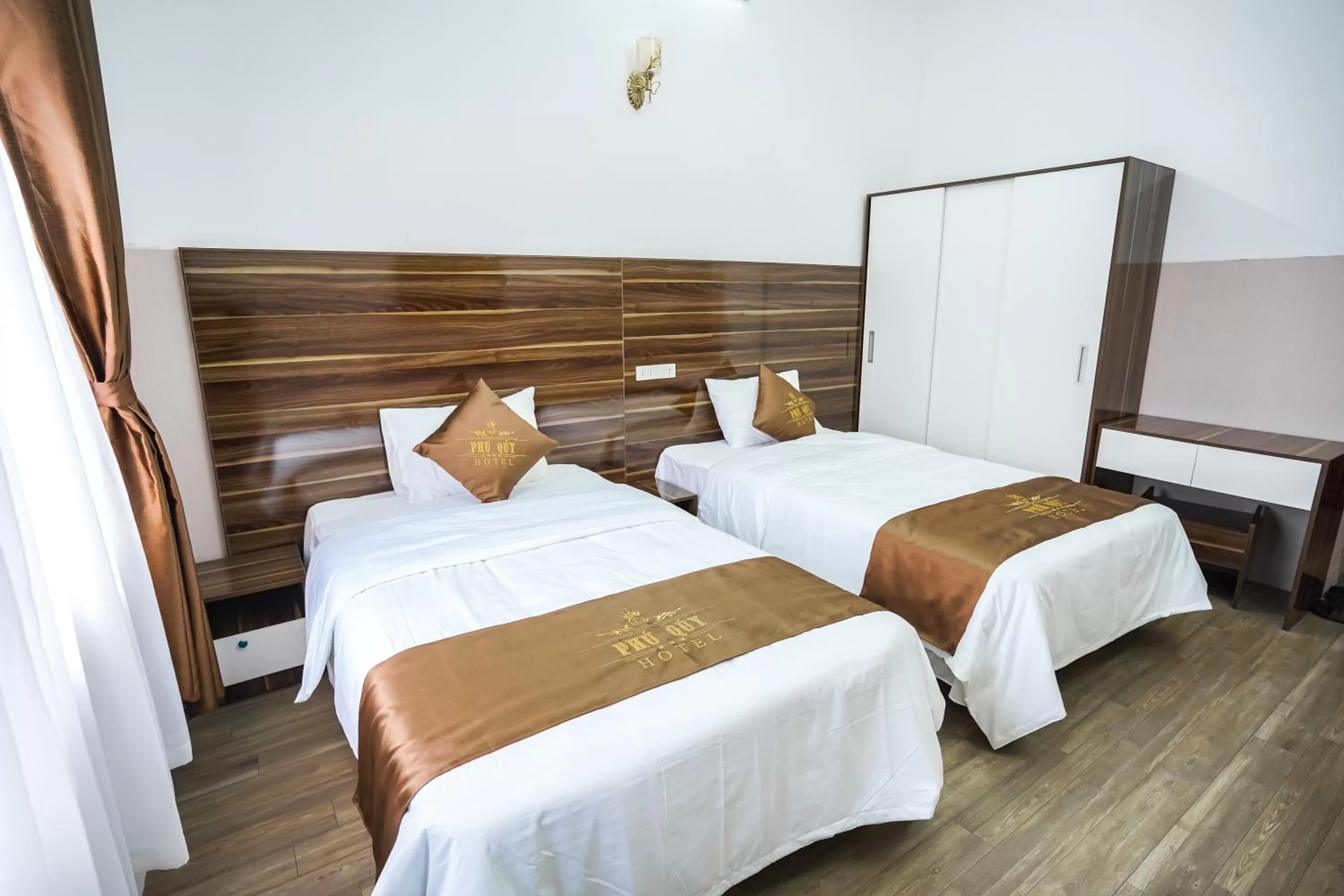 PHÚ QUÝ HOTEL near ĐÔNG KINH MARKET