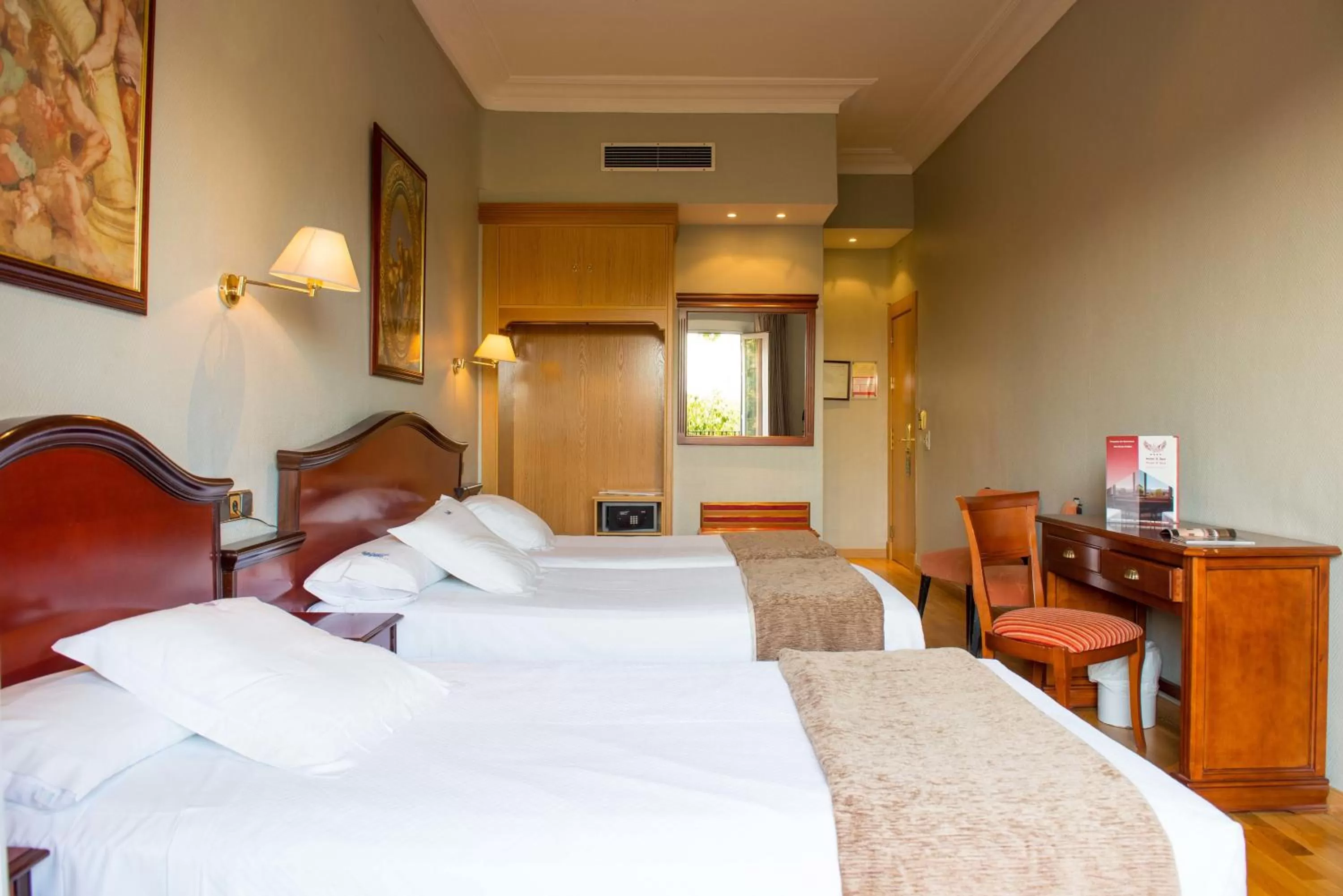 Photo of the whole room, Bed in Hotel Los Angeles Granada