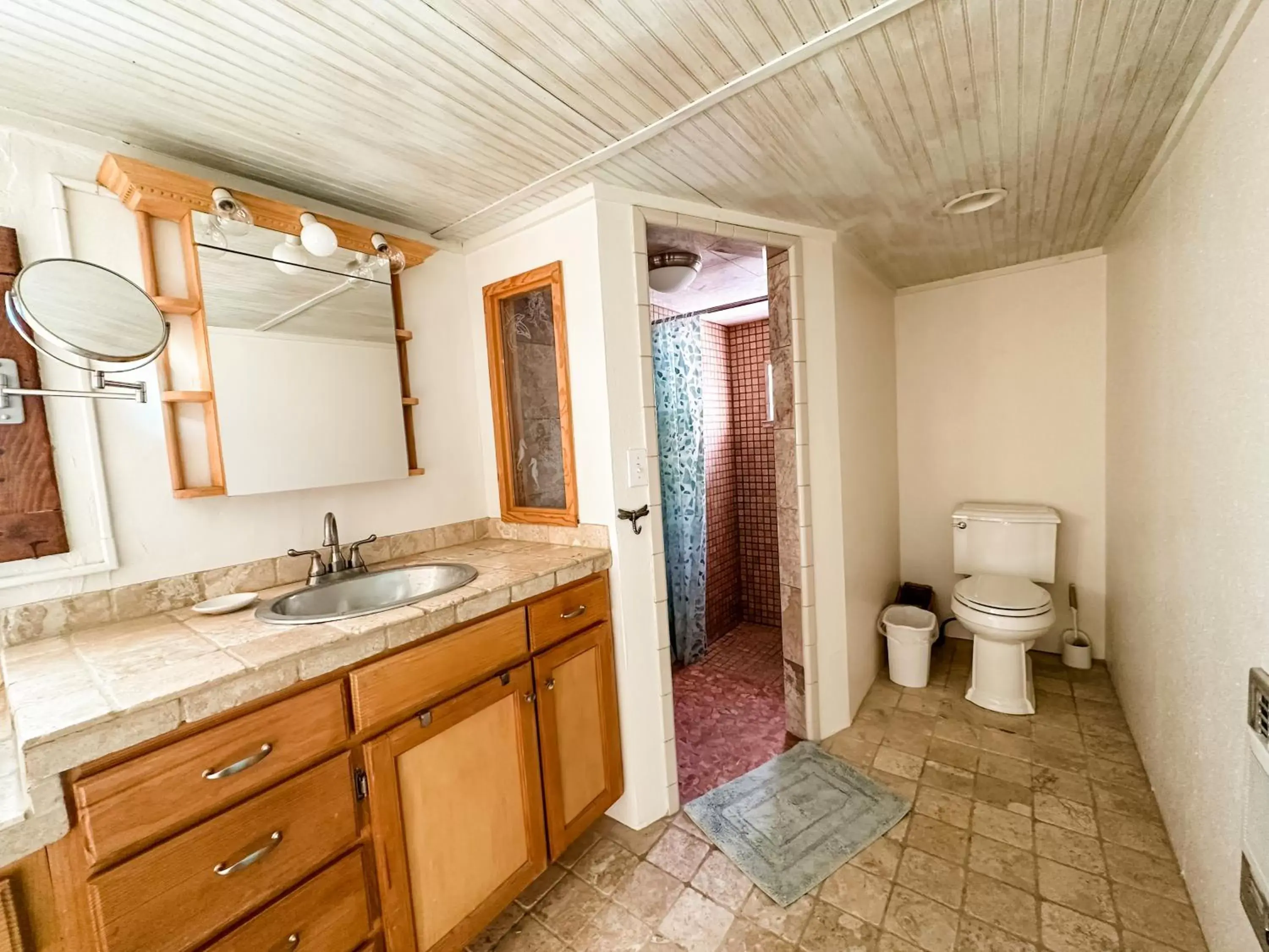 Shower, Bathroom in Inn at the Art Center