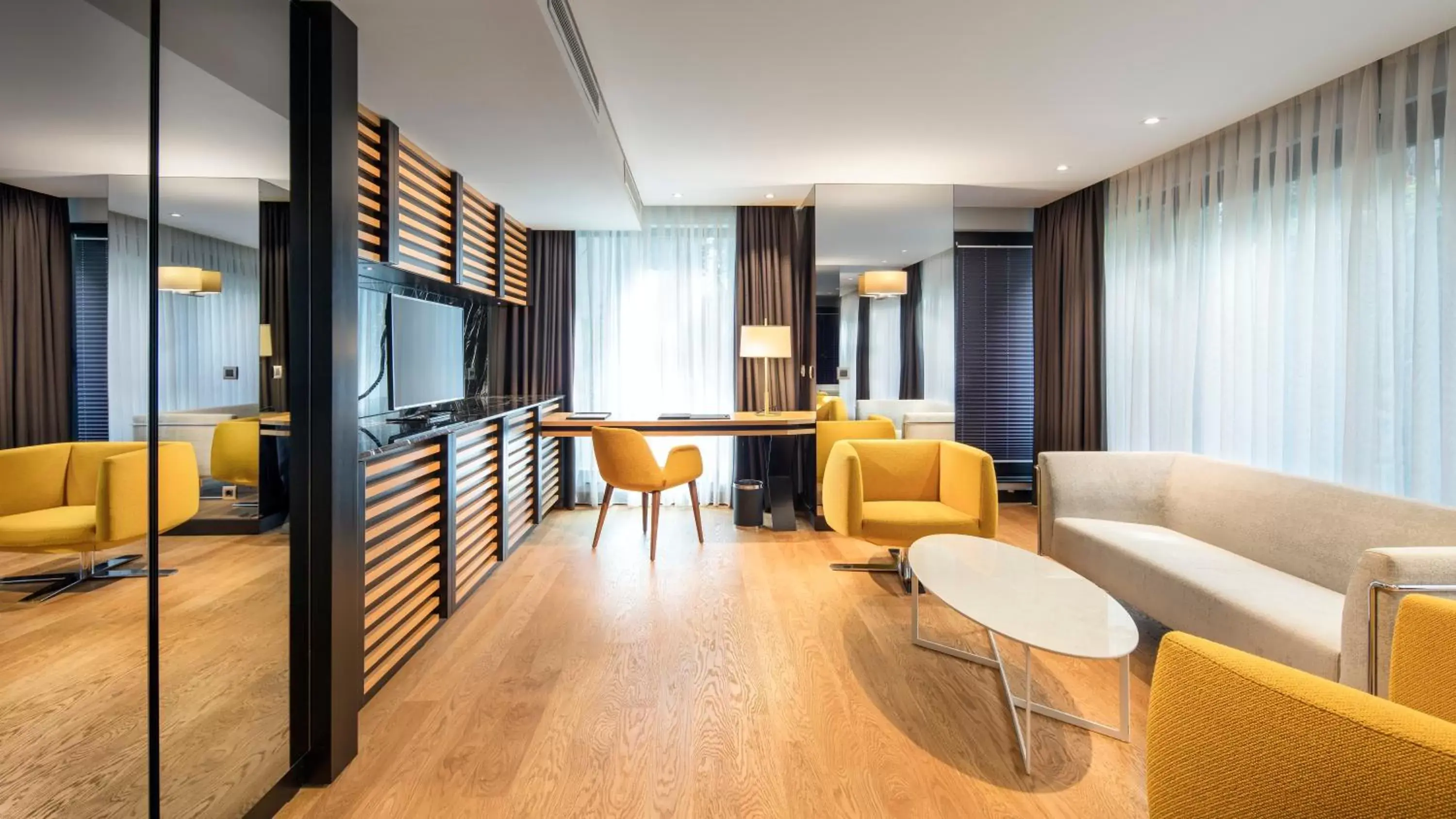 Living room, Seating Area in Metropolitan Hotels Bosphorus