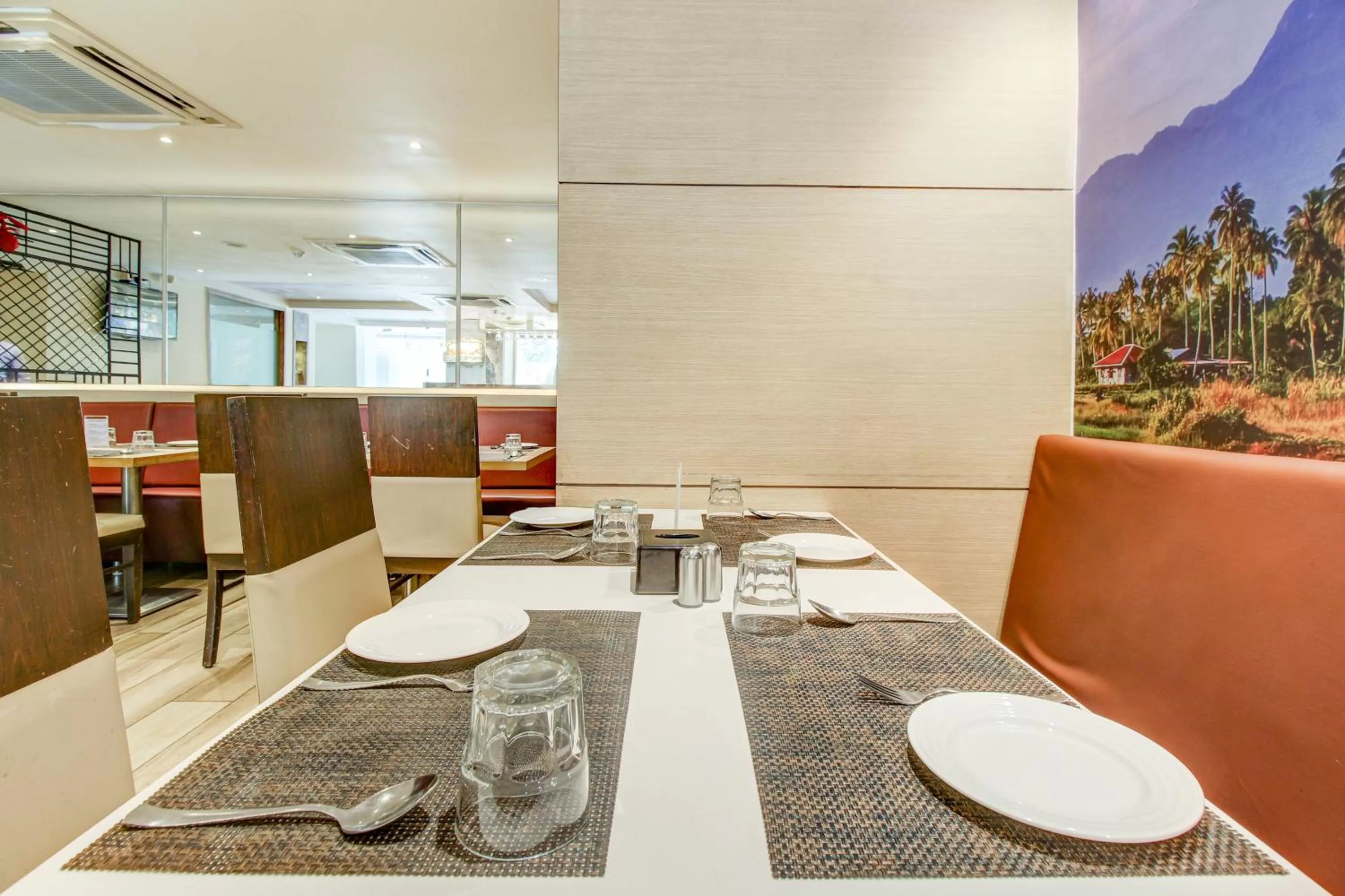 Restaurant/Places to Eat in Grand Mookambika