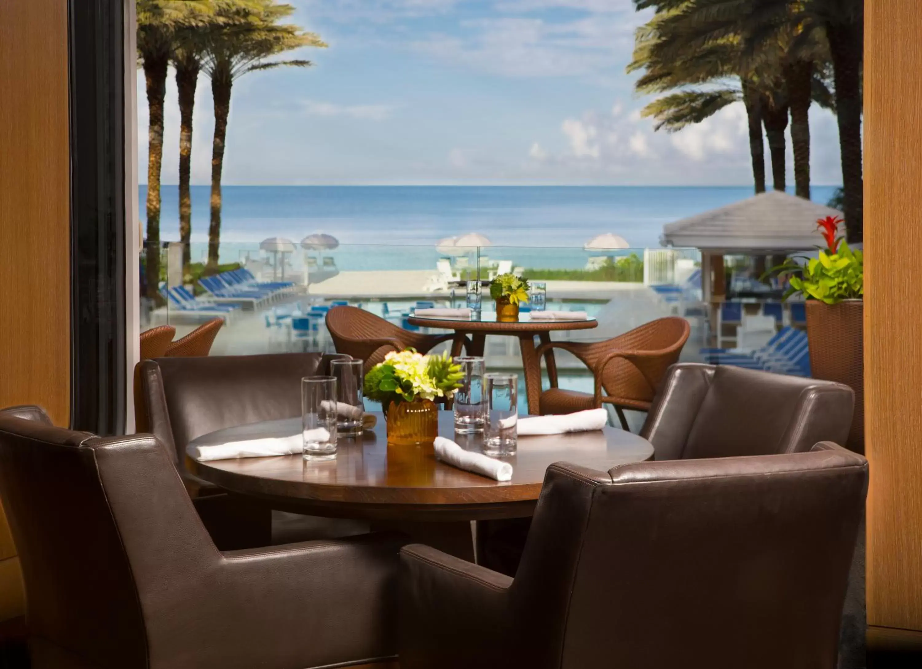 Restaurant/places to eat in Edgewater Beach Hotel Restaurant/places to eat in Edgewater Beach Hotel