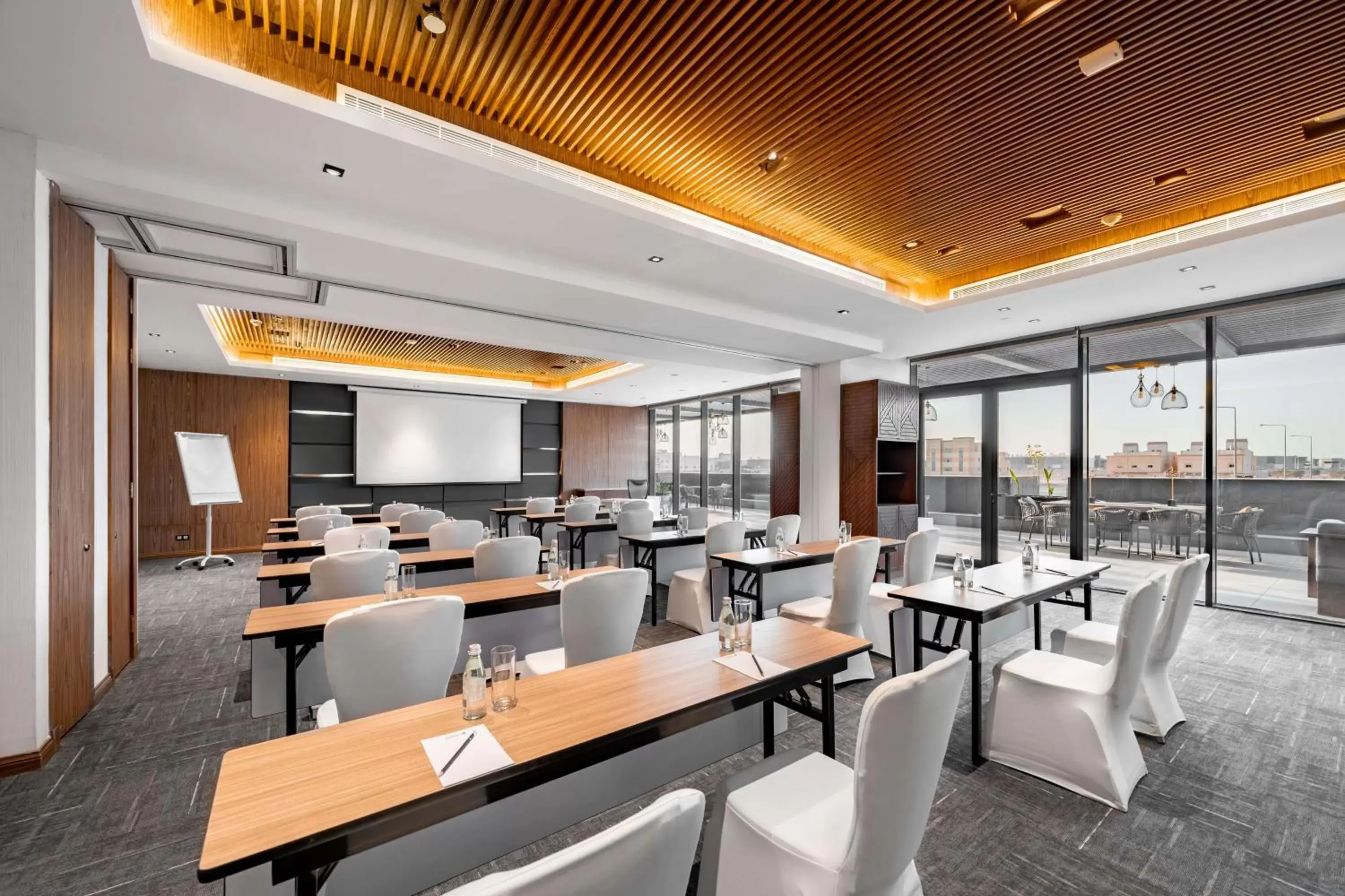 Meeting/conference room, Restaurant/Places to Eat in Radisson Blu Hotel Riyadh Qurtuba