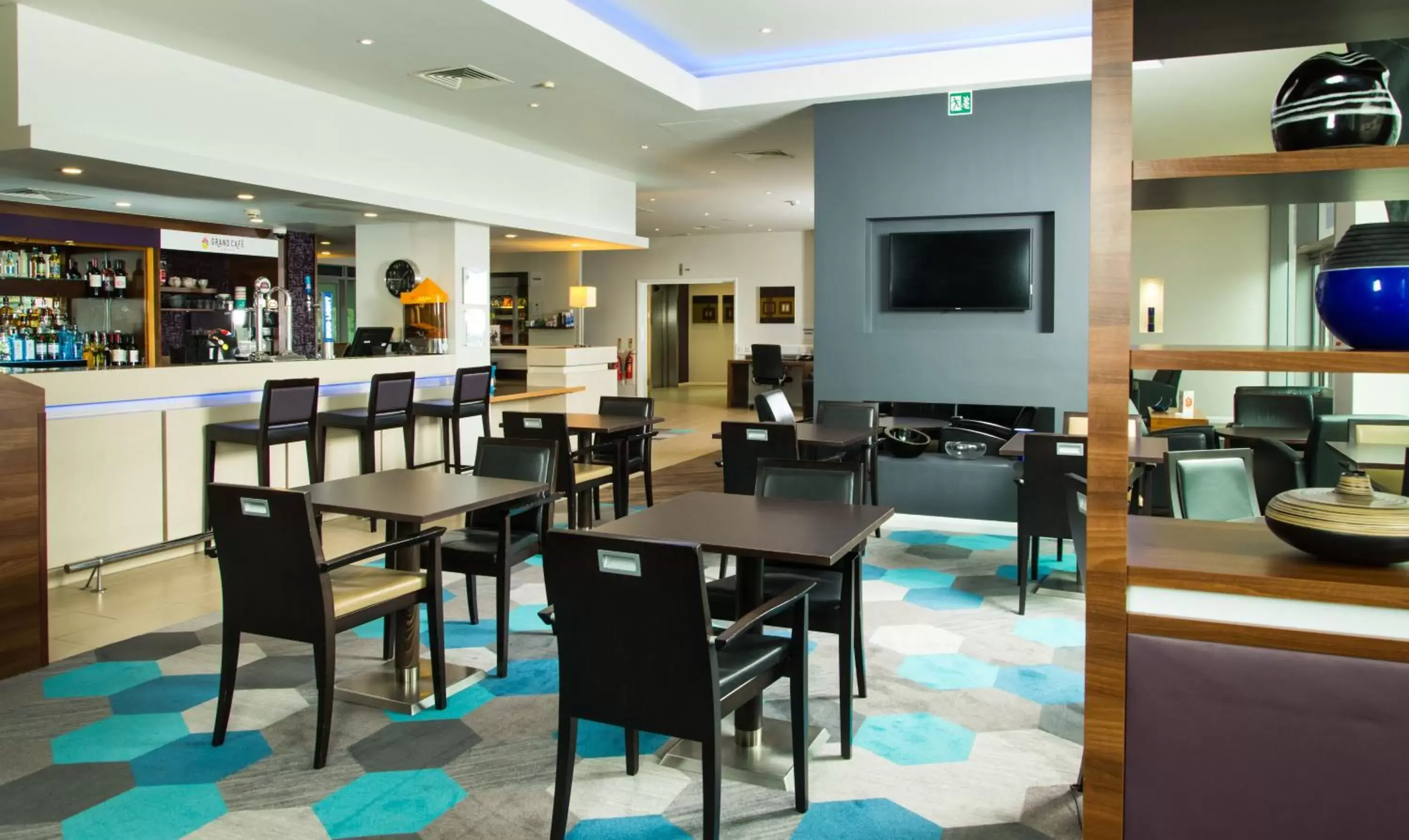 Lounge or bar, Lounge/Bar in Holiday Inn Express Lincoln City Centre, an IHG Hotel