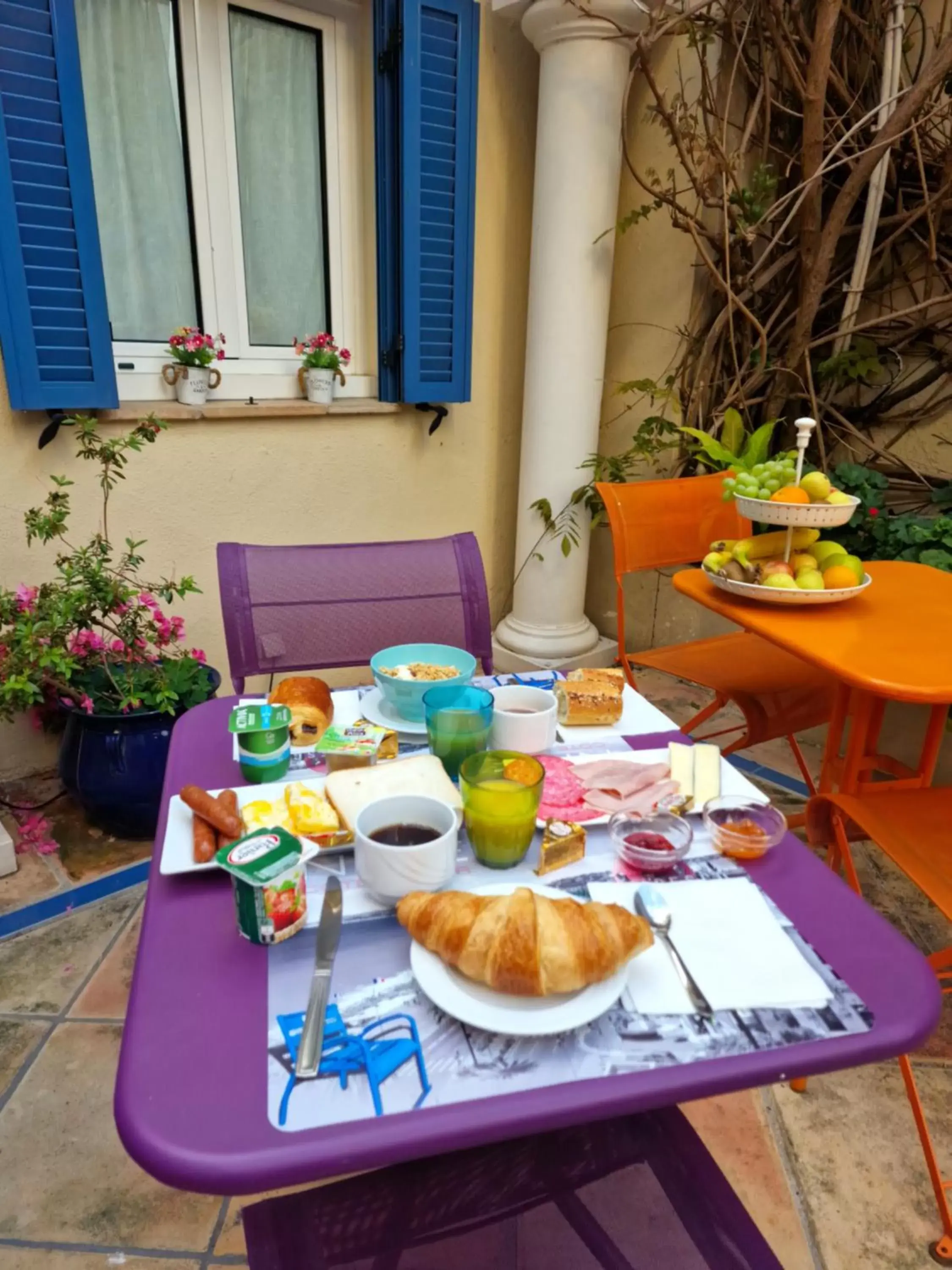 Breakfast in Hôtel de la Fontaine