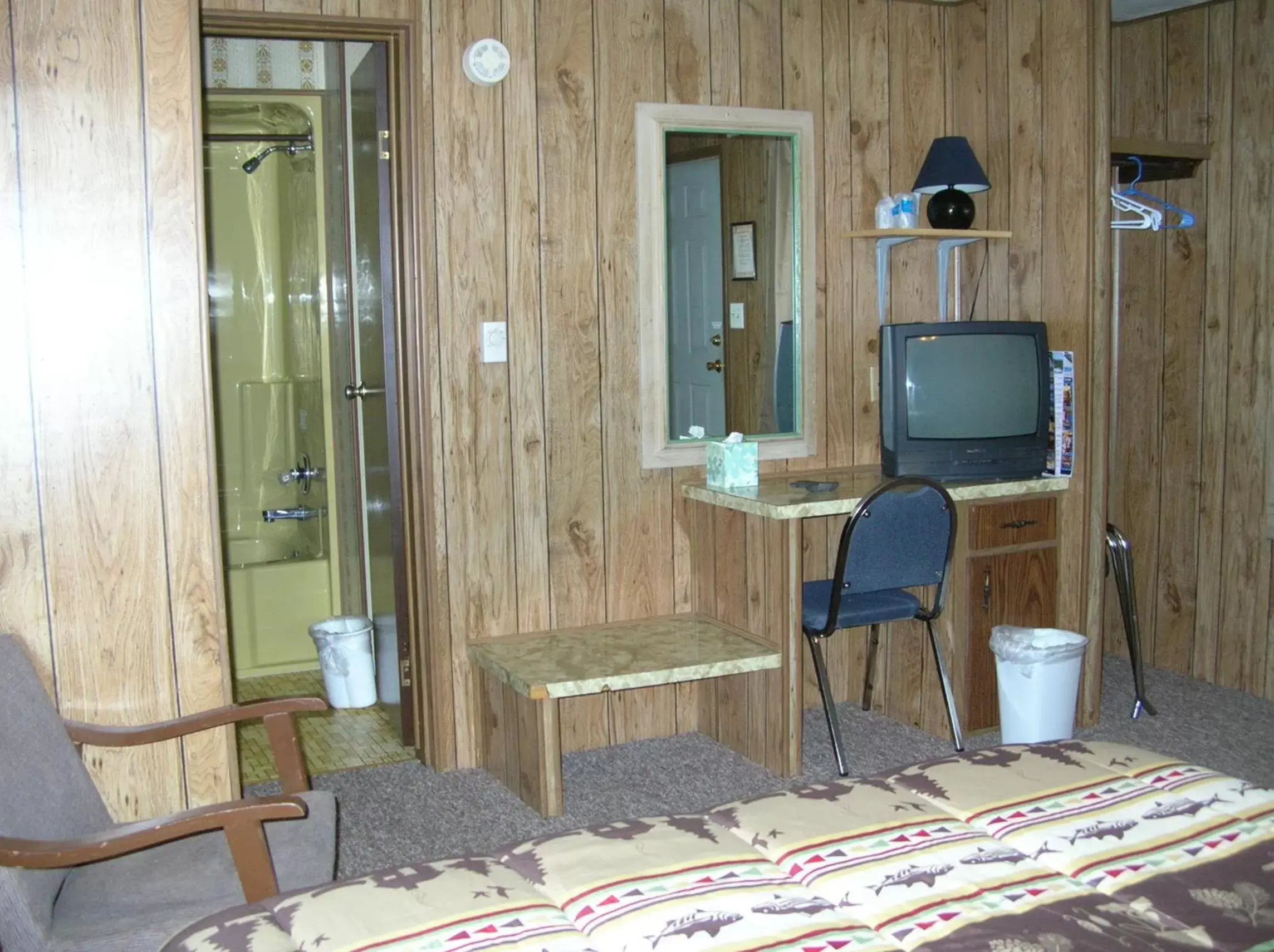 Photo of the whole room, TV/Entertainment Center in Little River Motel Saint Regis