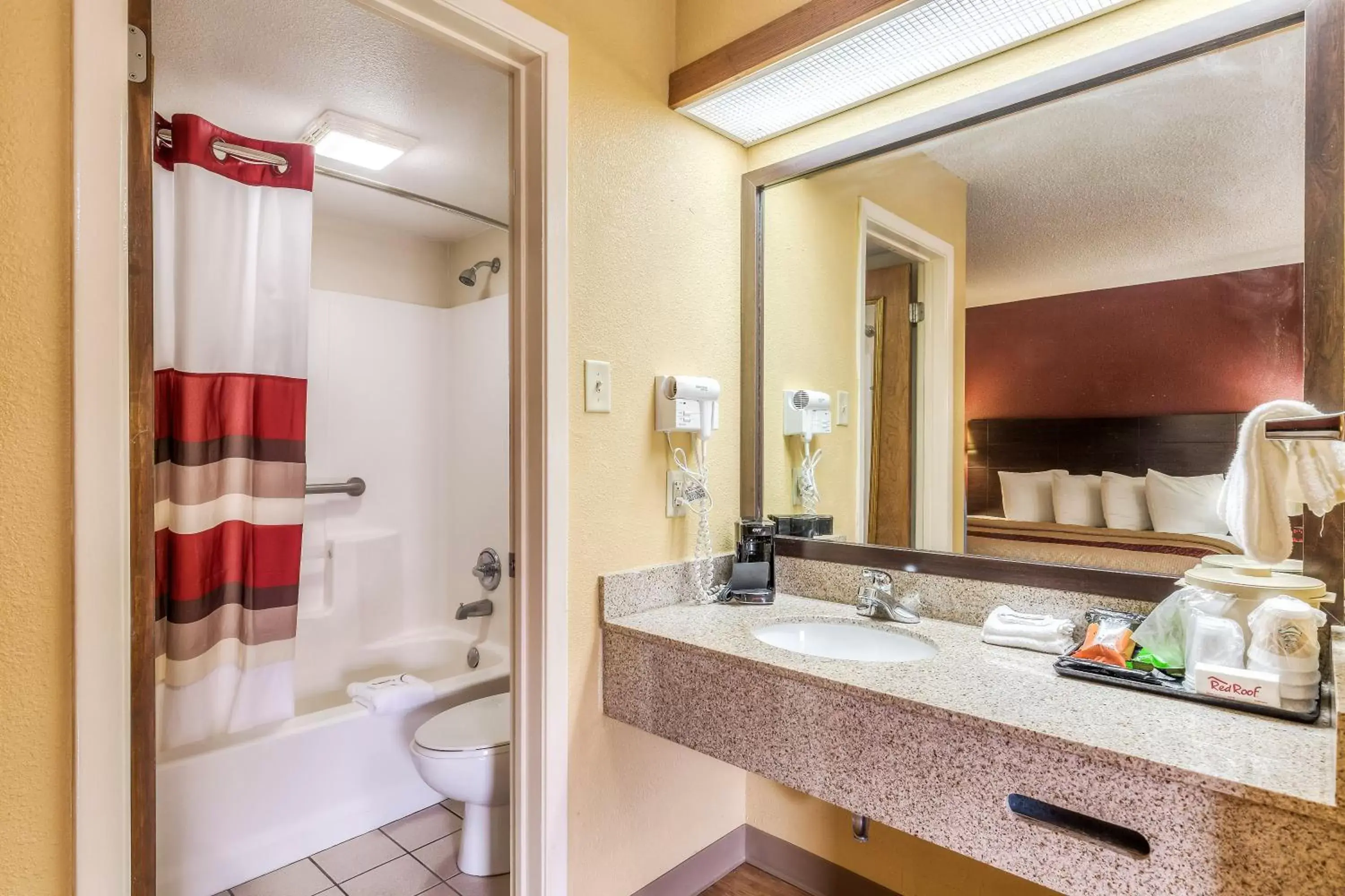 Bathroom in Red Roof Inn Amarillo West