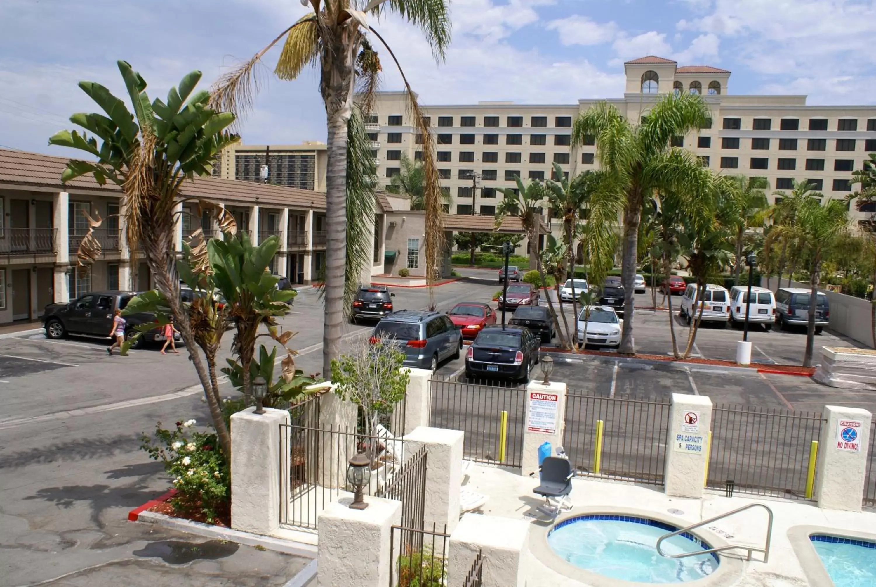 Facade/entrance, Property Building in Queens Inn Anaheim