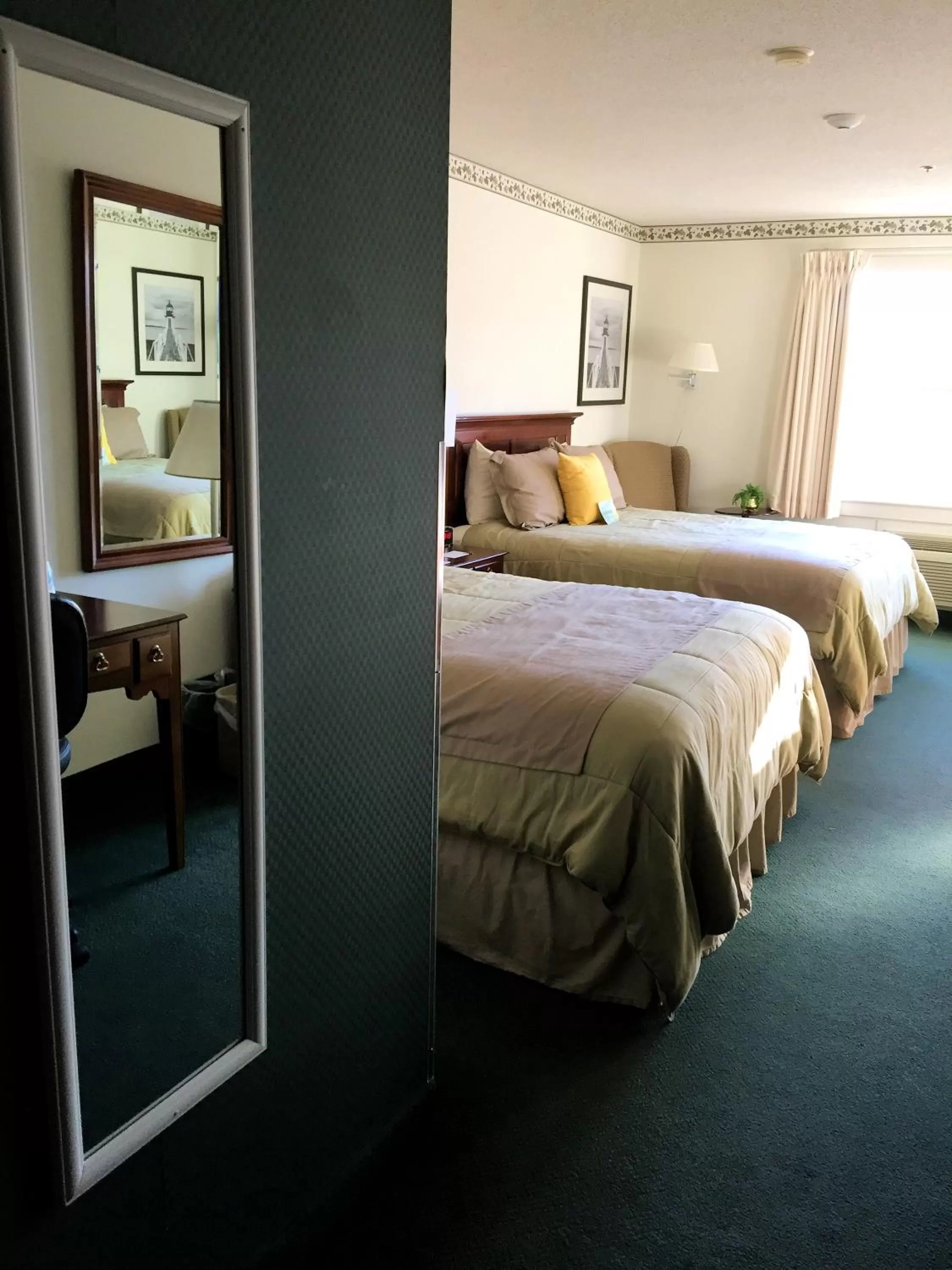 Bed in Camden Riverhouse Hotel and Inn