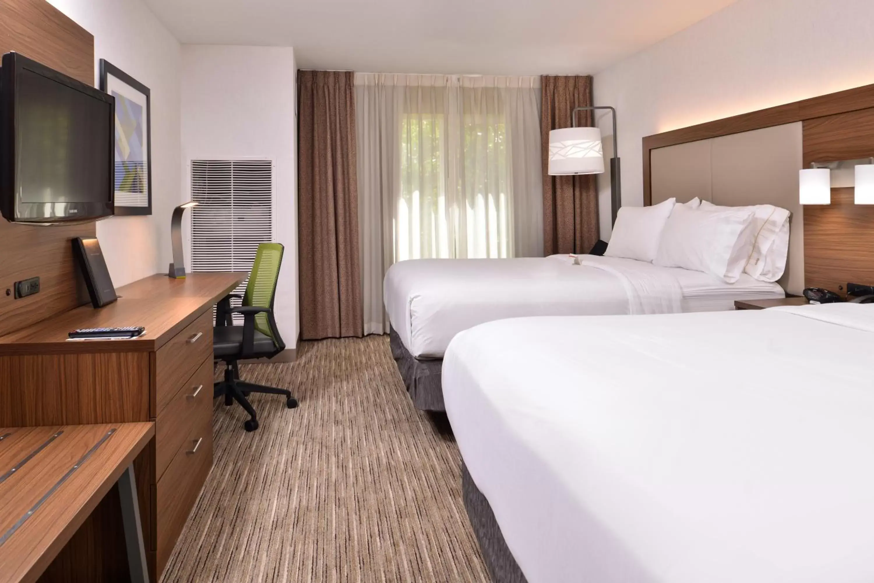 Photo of the whole room, Bed in Holiday Inn Express Hotel & Suites Lacey, an IHG Hotel