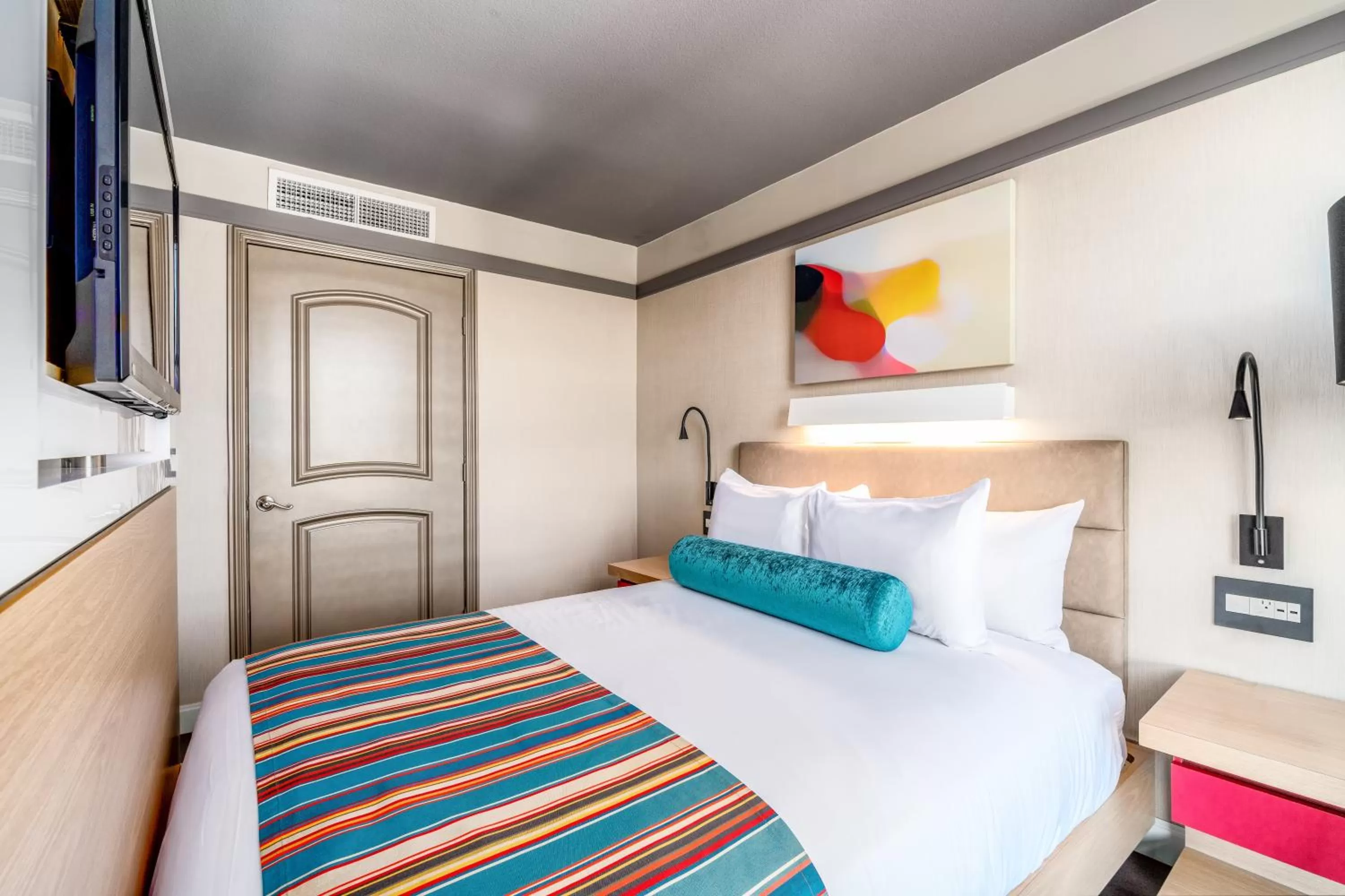 Bed in Century Park Hotel LA