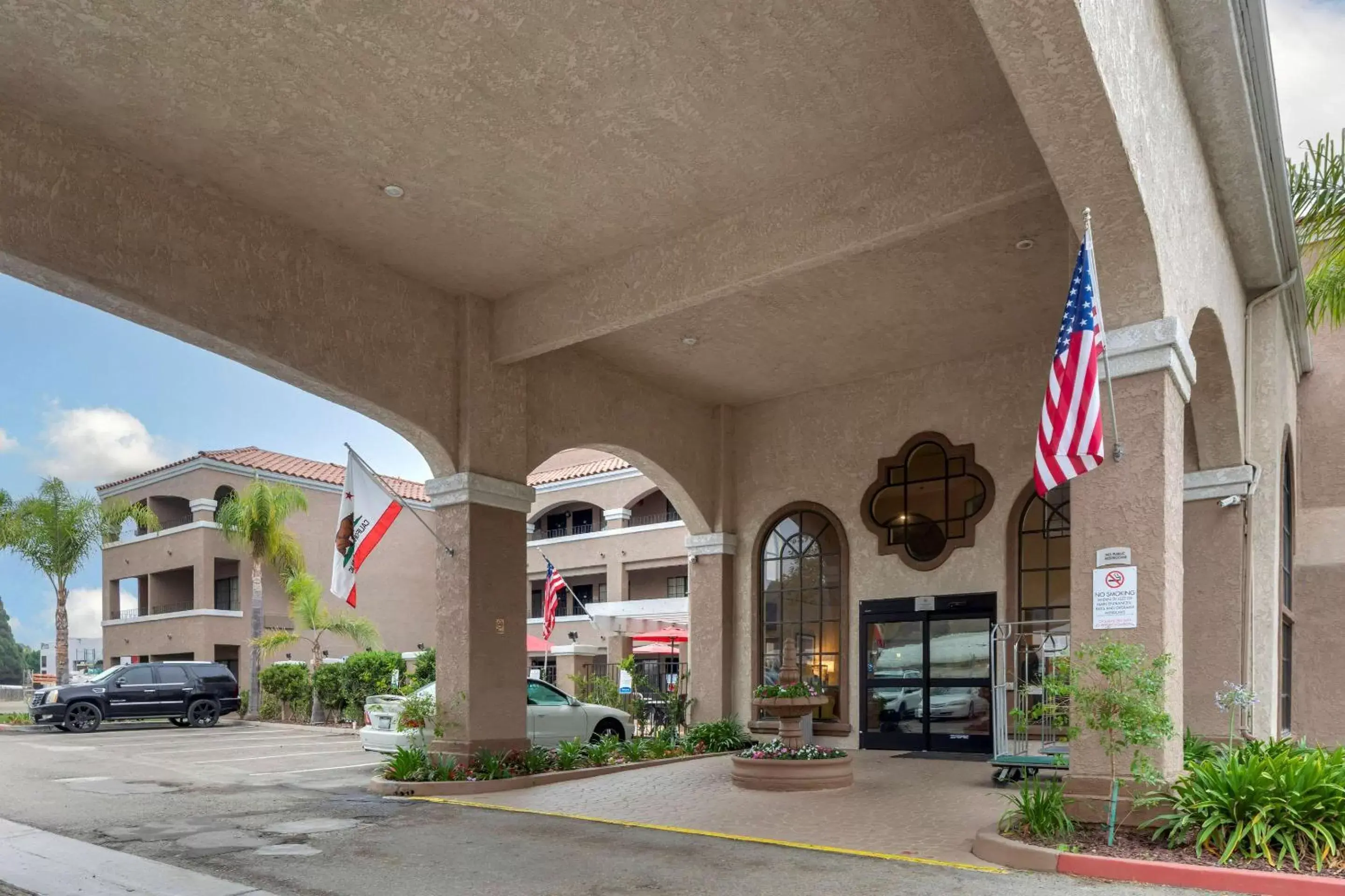 Property building in Quality Inn & Suites Camarillo-Oxnard