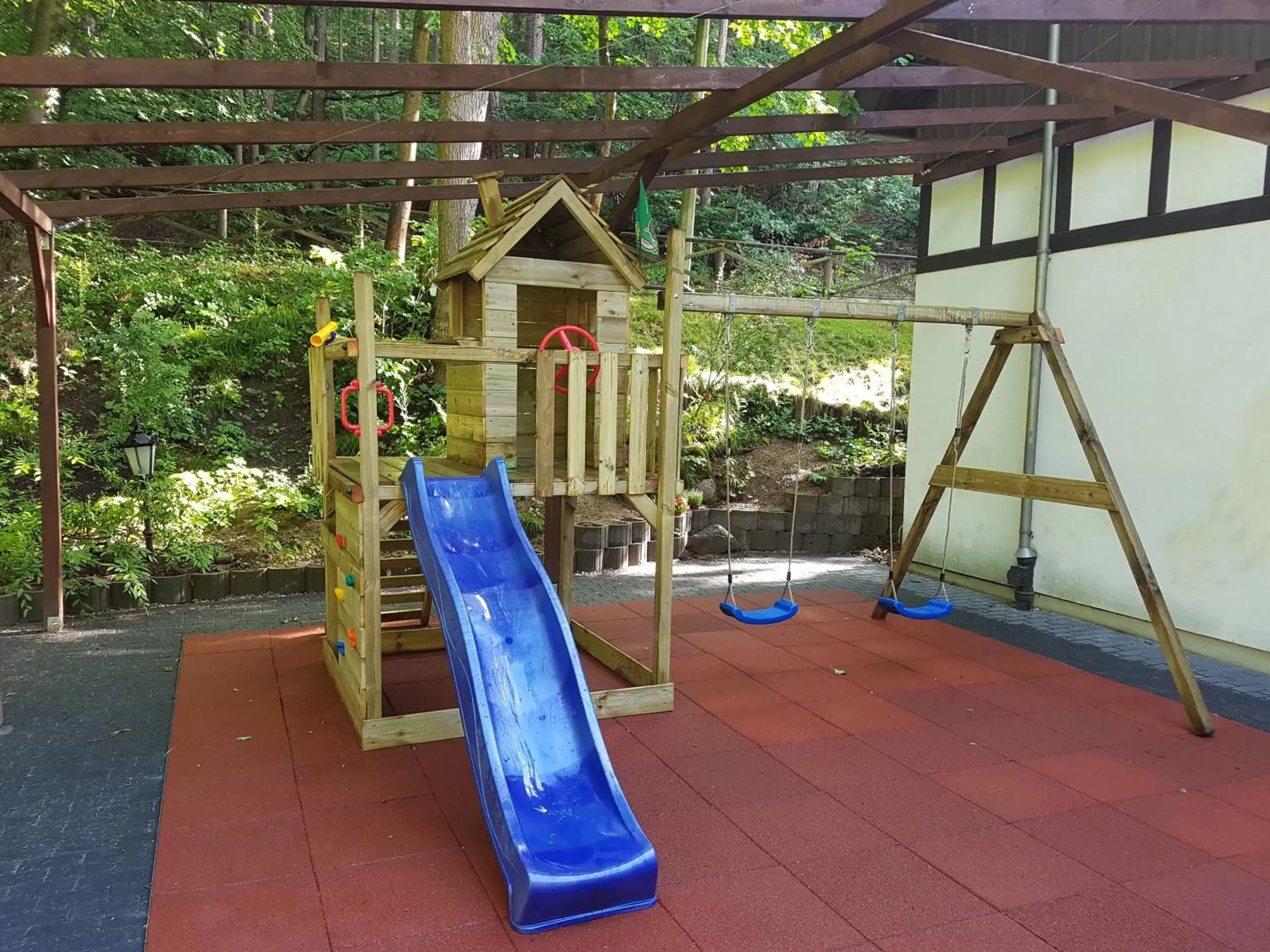 Patio, Children's Play Area in Hotel Opera