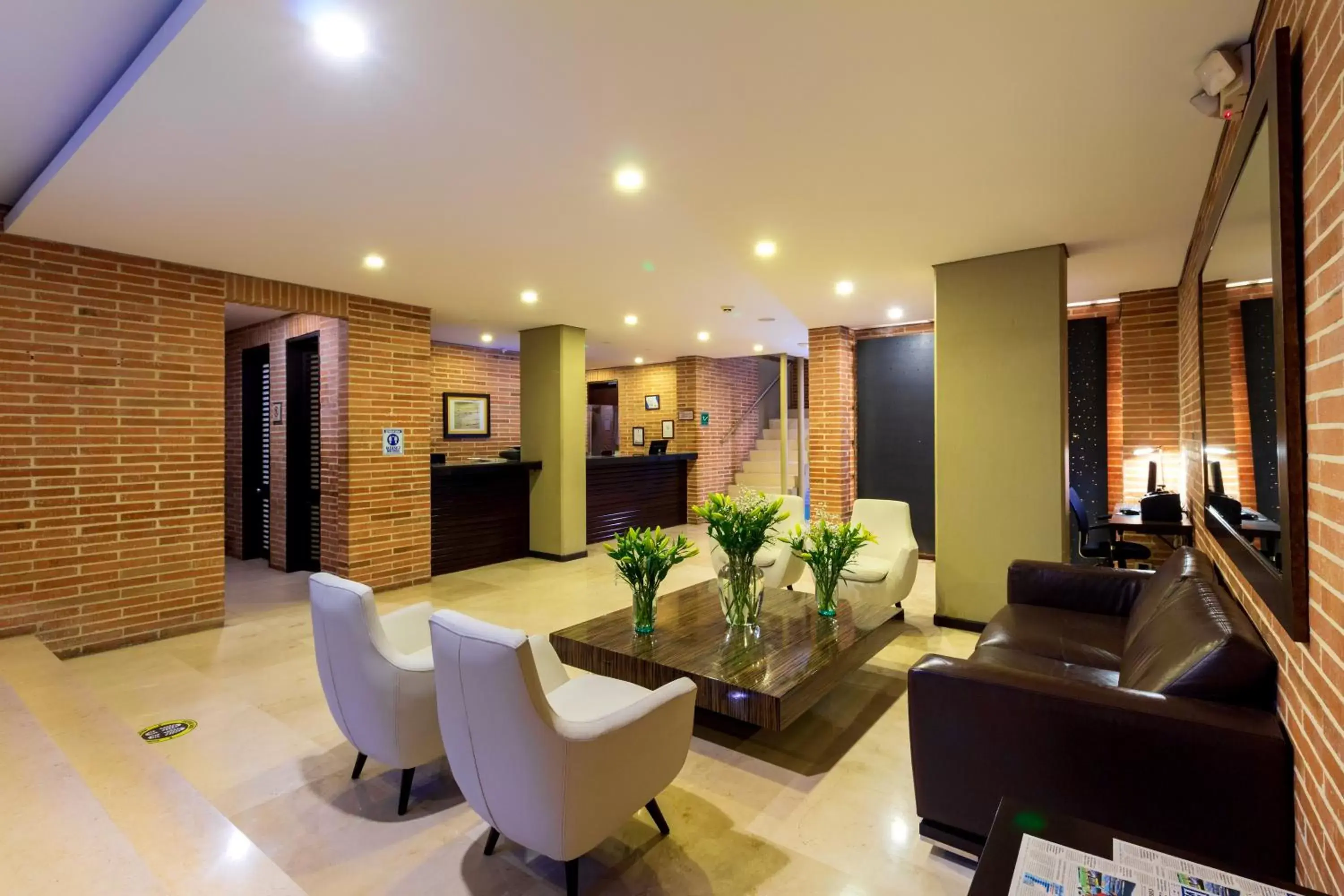 Living room, Lobby/Reception in Hotel Madisson Inn Luxury By GEH Suites