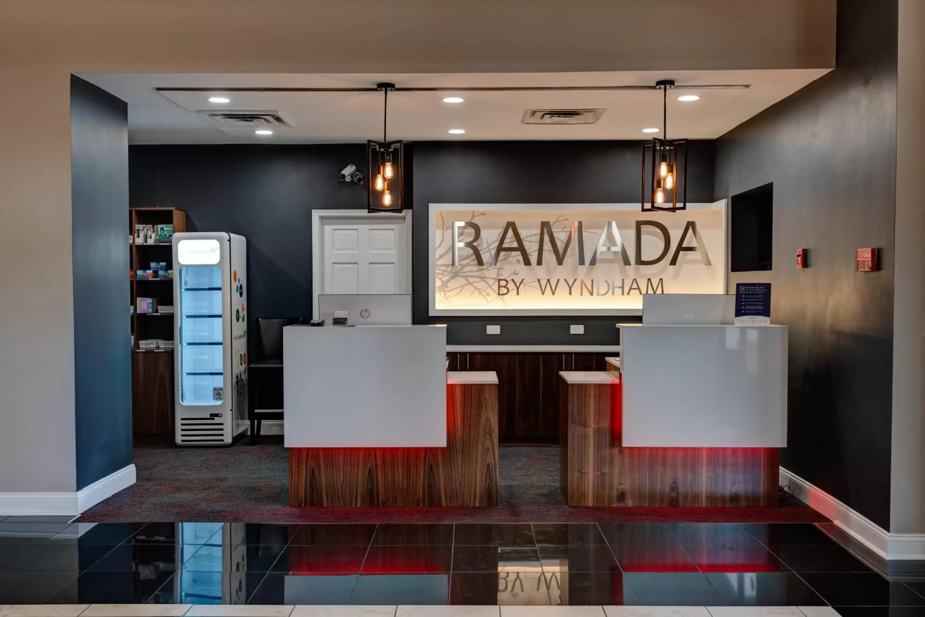 Lobby or reception in Ramada by Wyndham Vineland Millville Area