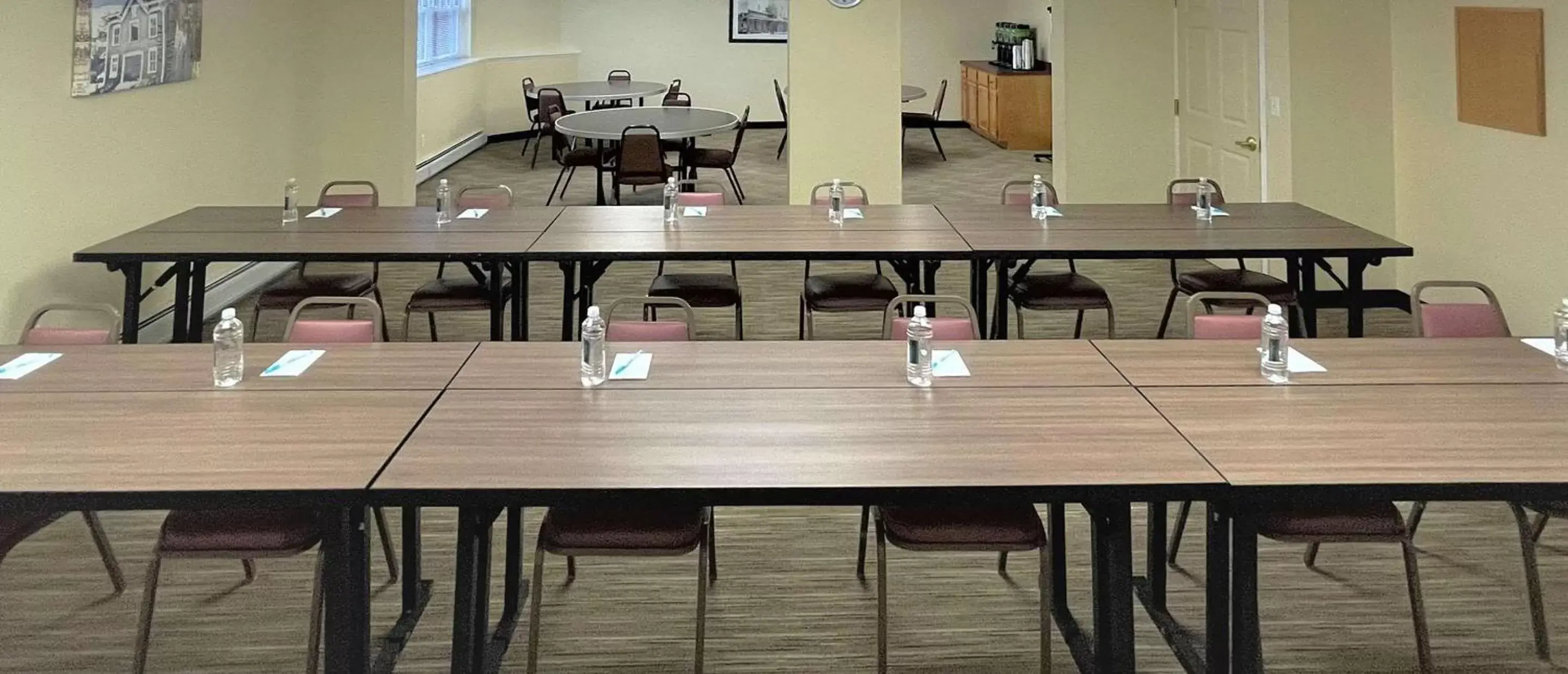 Meeting/conference room in Smart Suites, Ascend Hotel Collection