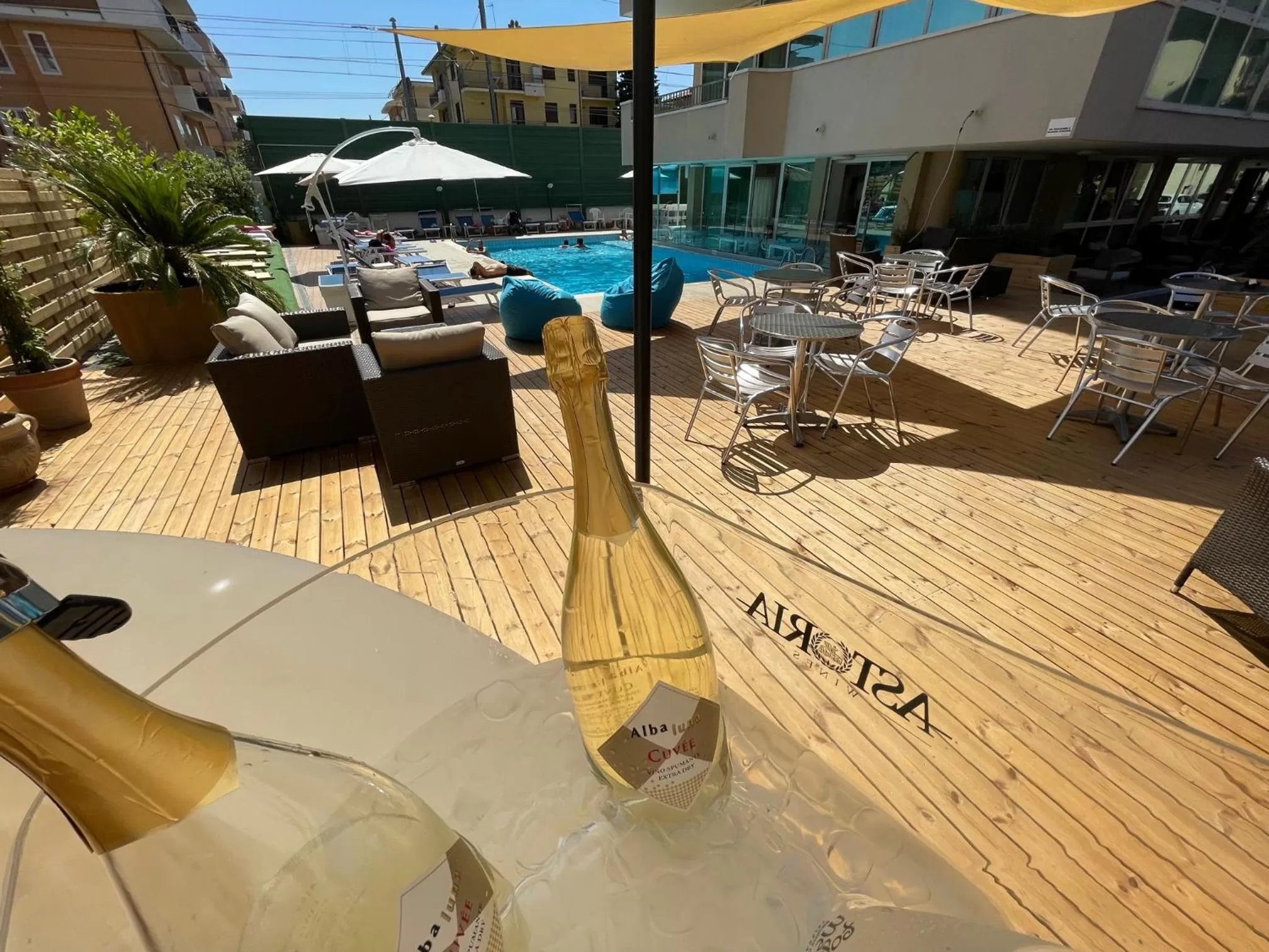 Pool view in Hotel Apogeo - Breakfast Experience