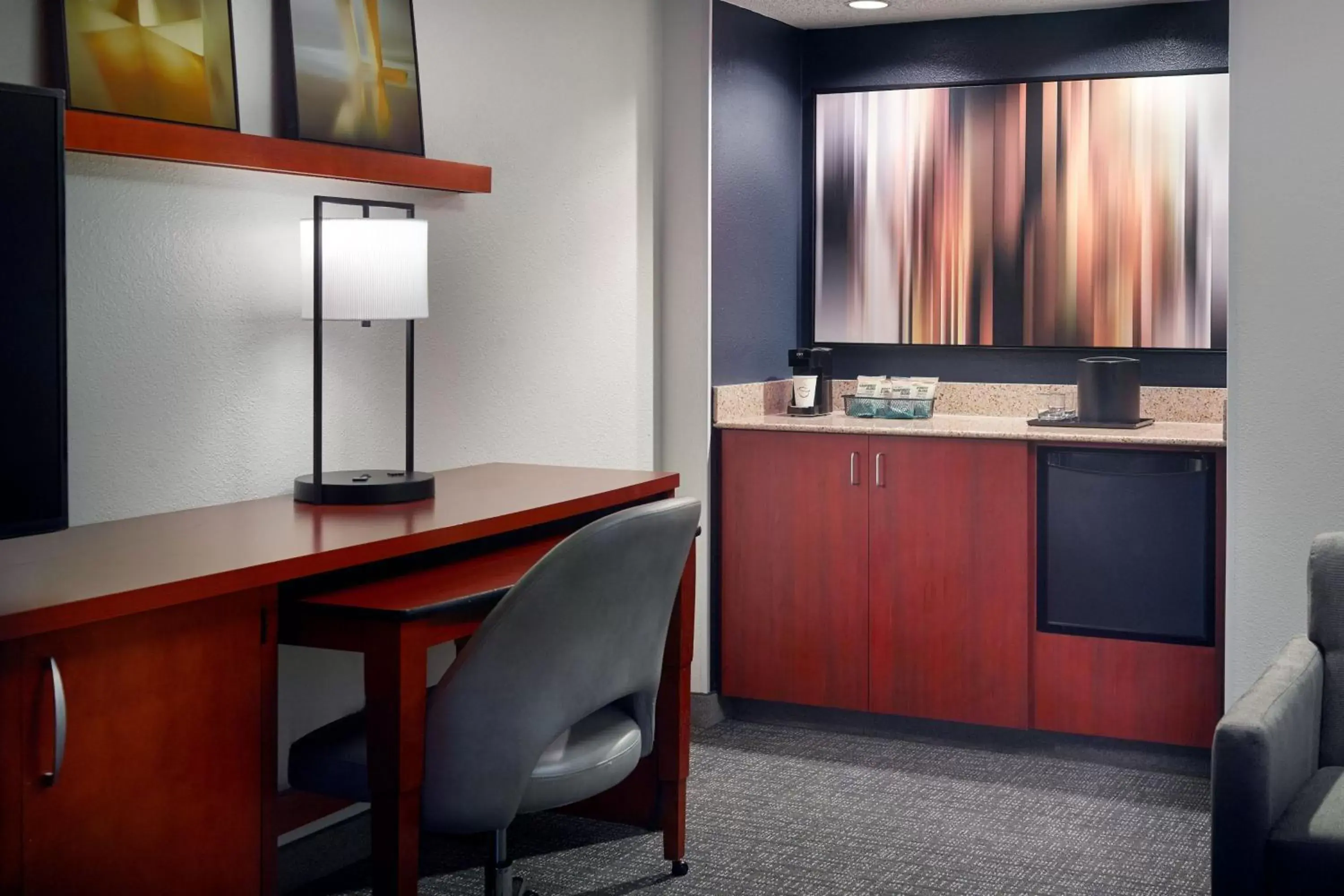 Living room, TV/Entertainment Center in Courtyard by Marriott Tallahassee Downtown/Capital