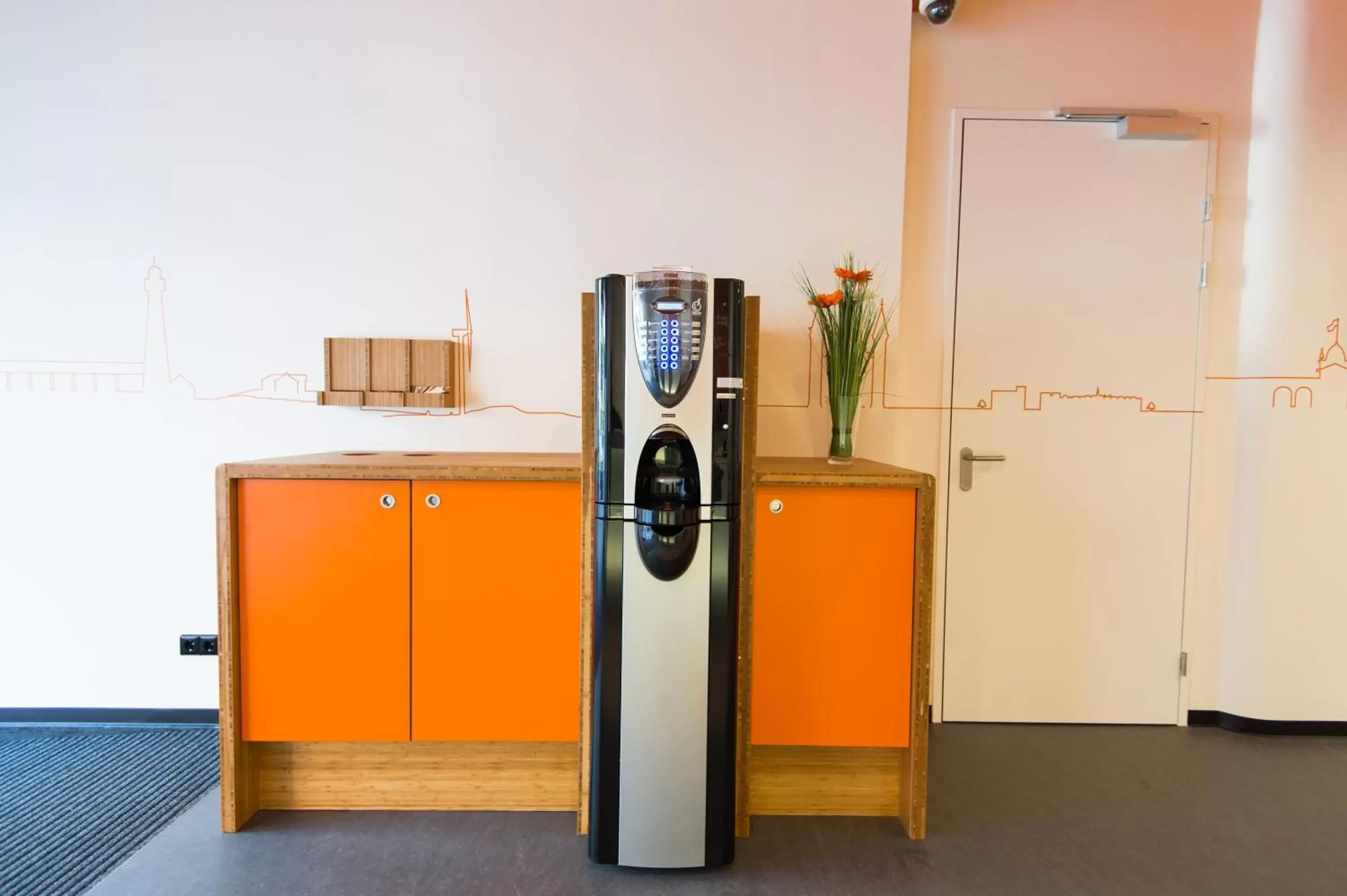 Coffee/tea facilities, Kitchen/Kitchenette in easyHotel The Hague City Centre