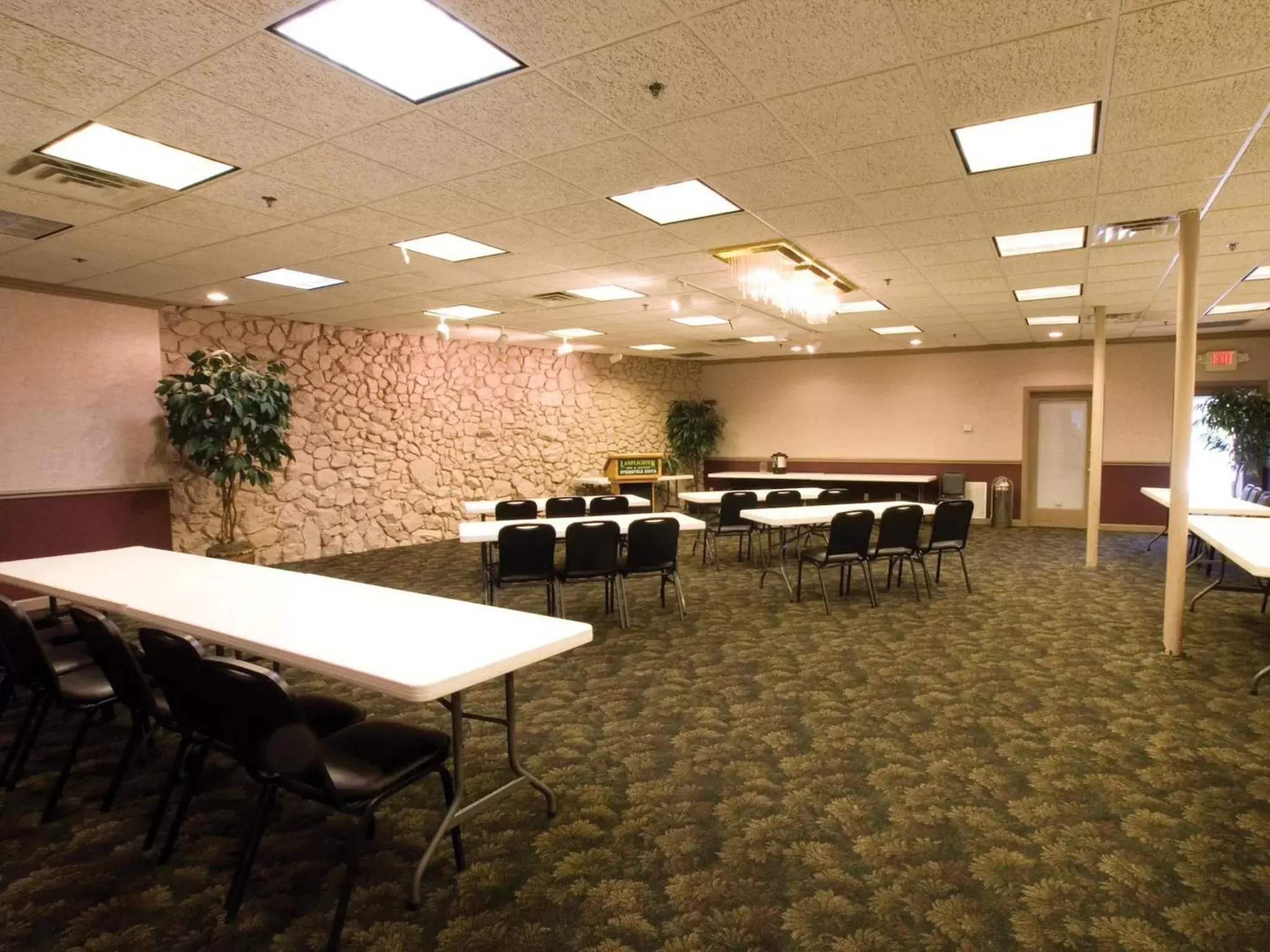 Banquet/Function facilities, Business Area/Conference Room in Lamplighter Inn-South