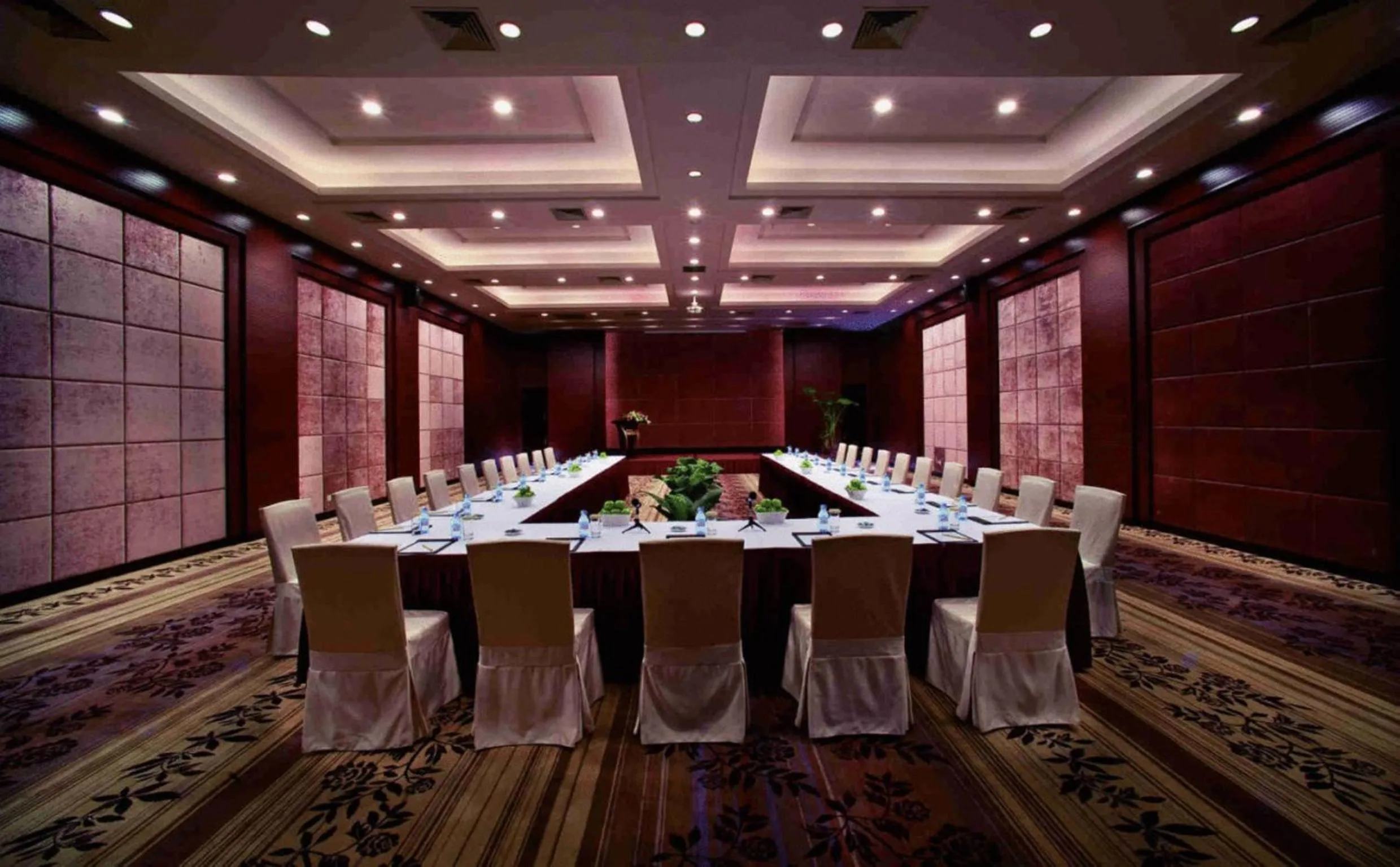 Meeting/conference room in Zhengzhou Yuehai Hotel