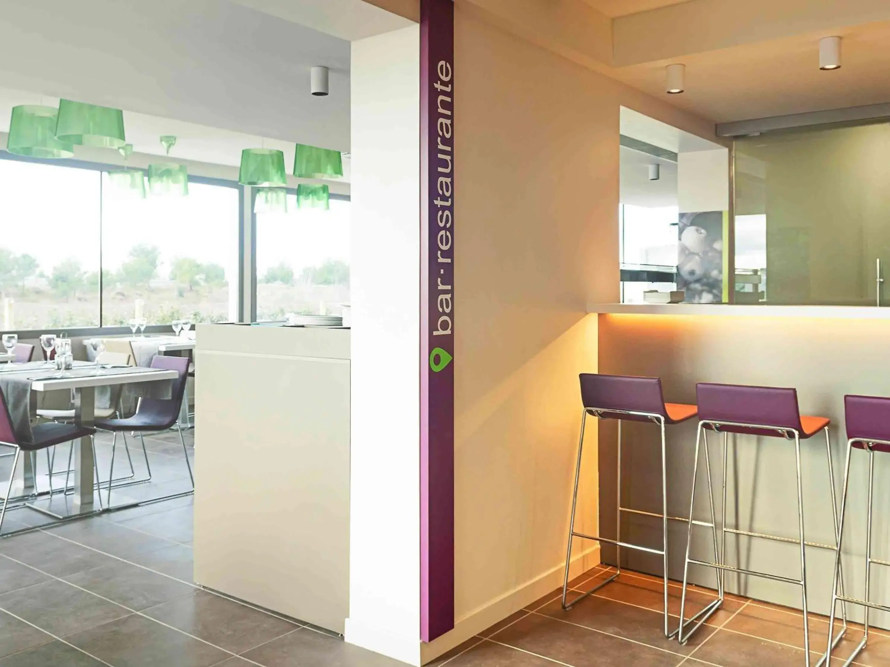 Lounge or bar in Hotel Ibis Styles Lleida Torrefarrera Lounge or bar in Hotel Ibis Styles Lleida Torrefarrera