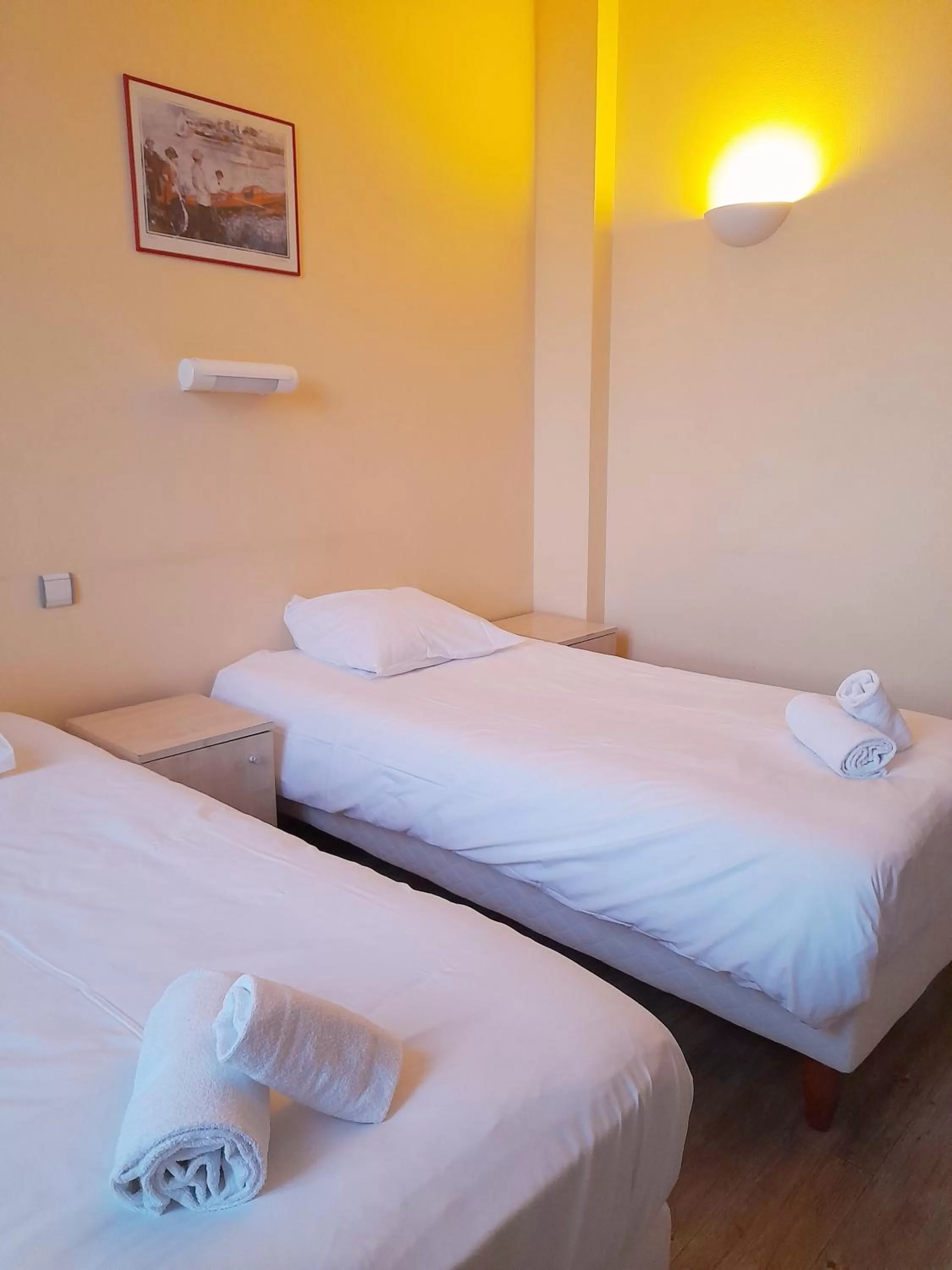 Bedroom, Bed in Hôtellerie Saint Yves