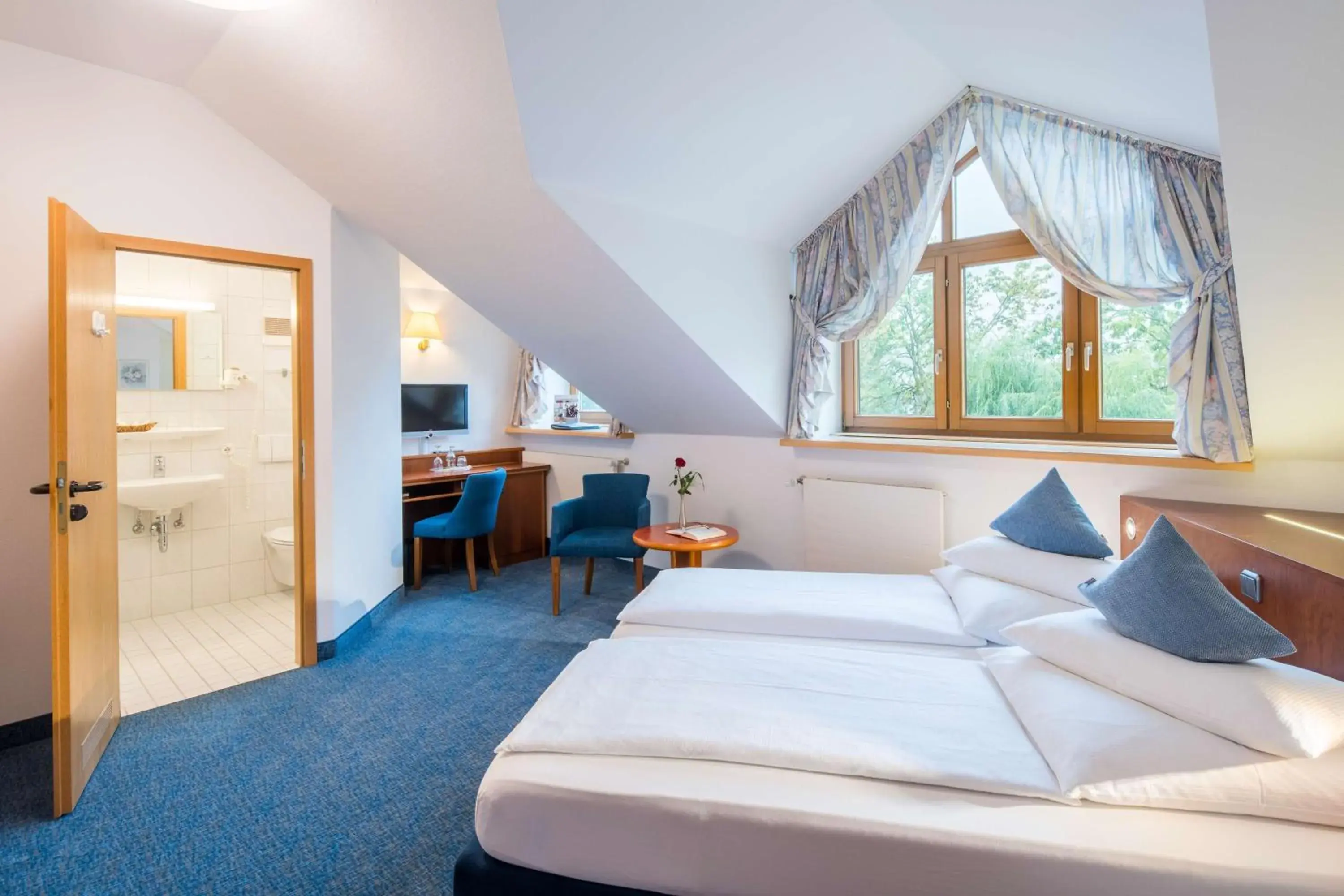 Bedroom, Bed in Best Western Blankenburg Hotel