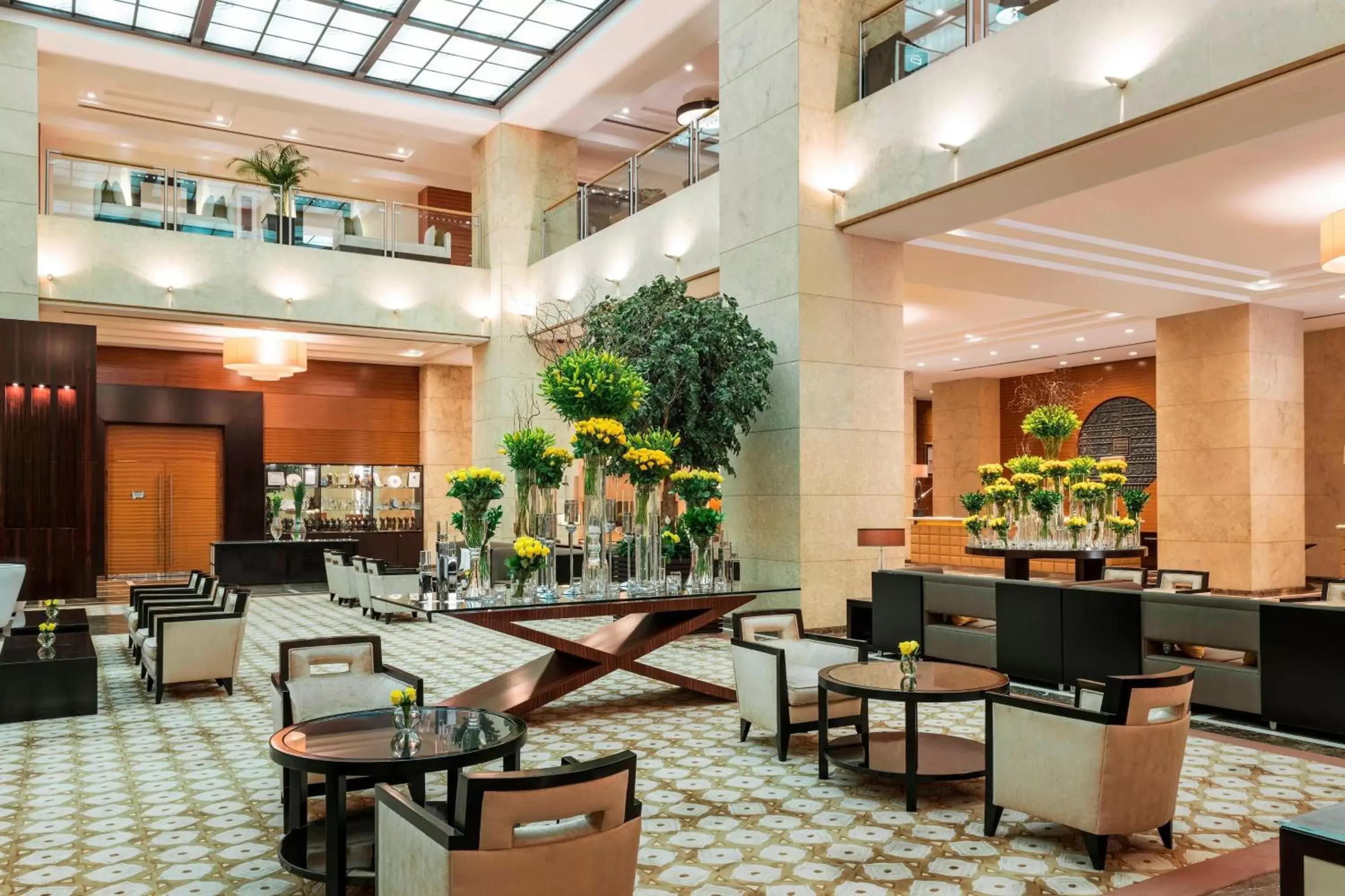 Lobby or reception, Restaurant/Places to Eat in Grosvenor House, a Luxury Collection Hotel, Dubai