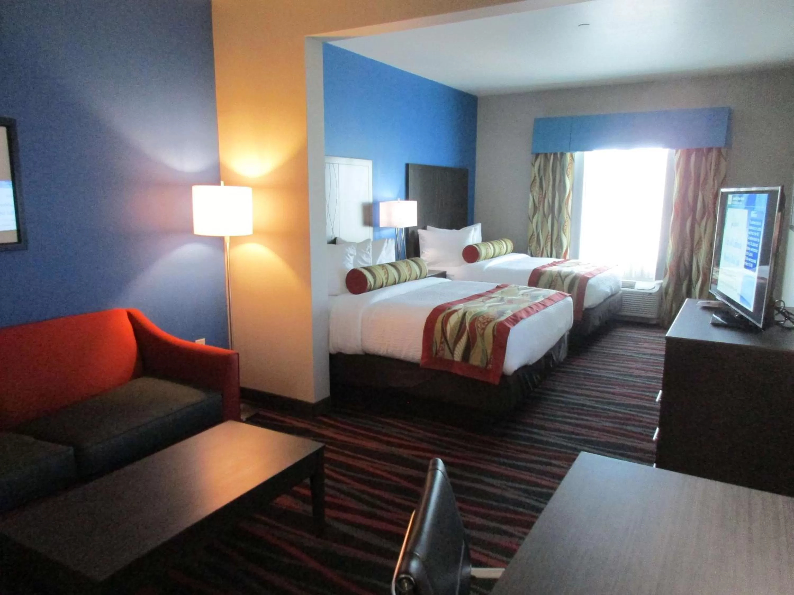 Queen Suite with Sofa Bed and Bath Tub - Disability Access in Best Western Plus Tech Medical Center Inn