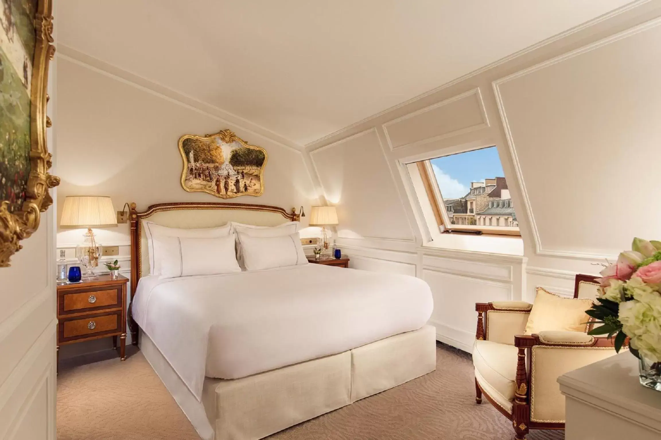 Bedroom, Bed in Hotel Splendide Royal Paris - Relais & Châteaux