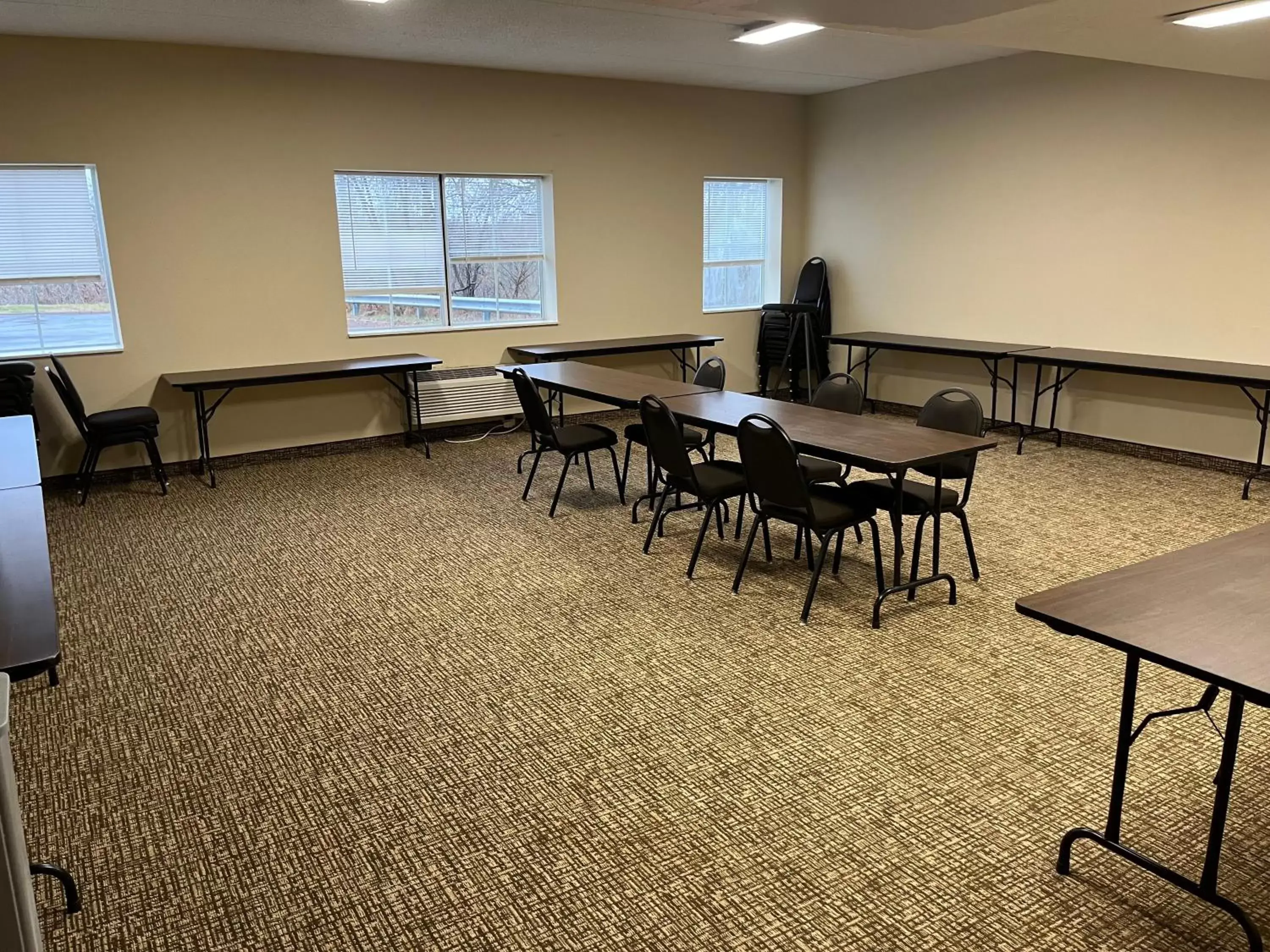 Meeting/conference room in Wingate by Wyndham West Mifflin
