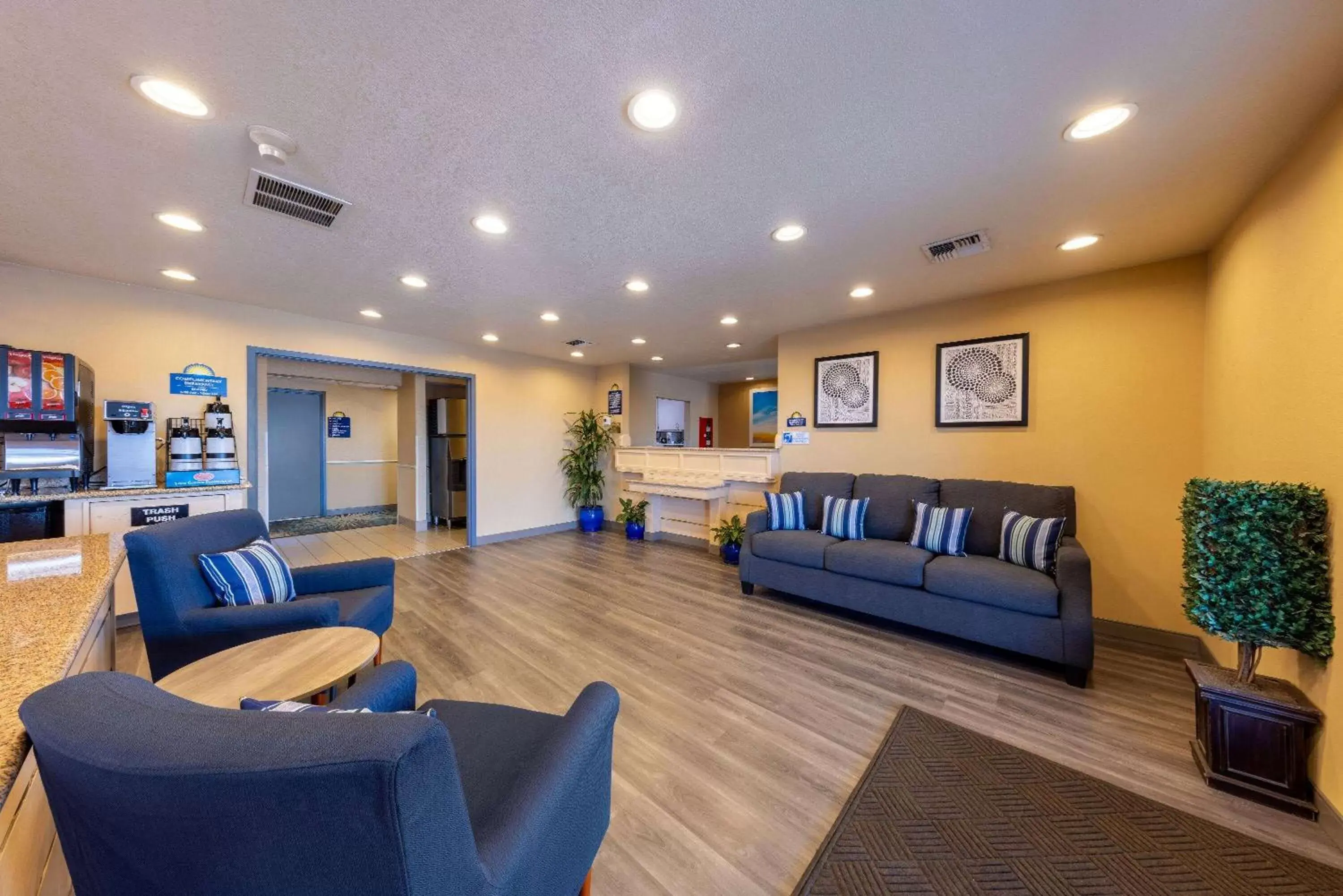 Lobby or reception, Seating Area in Days Inn by Wyndham Lathrop