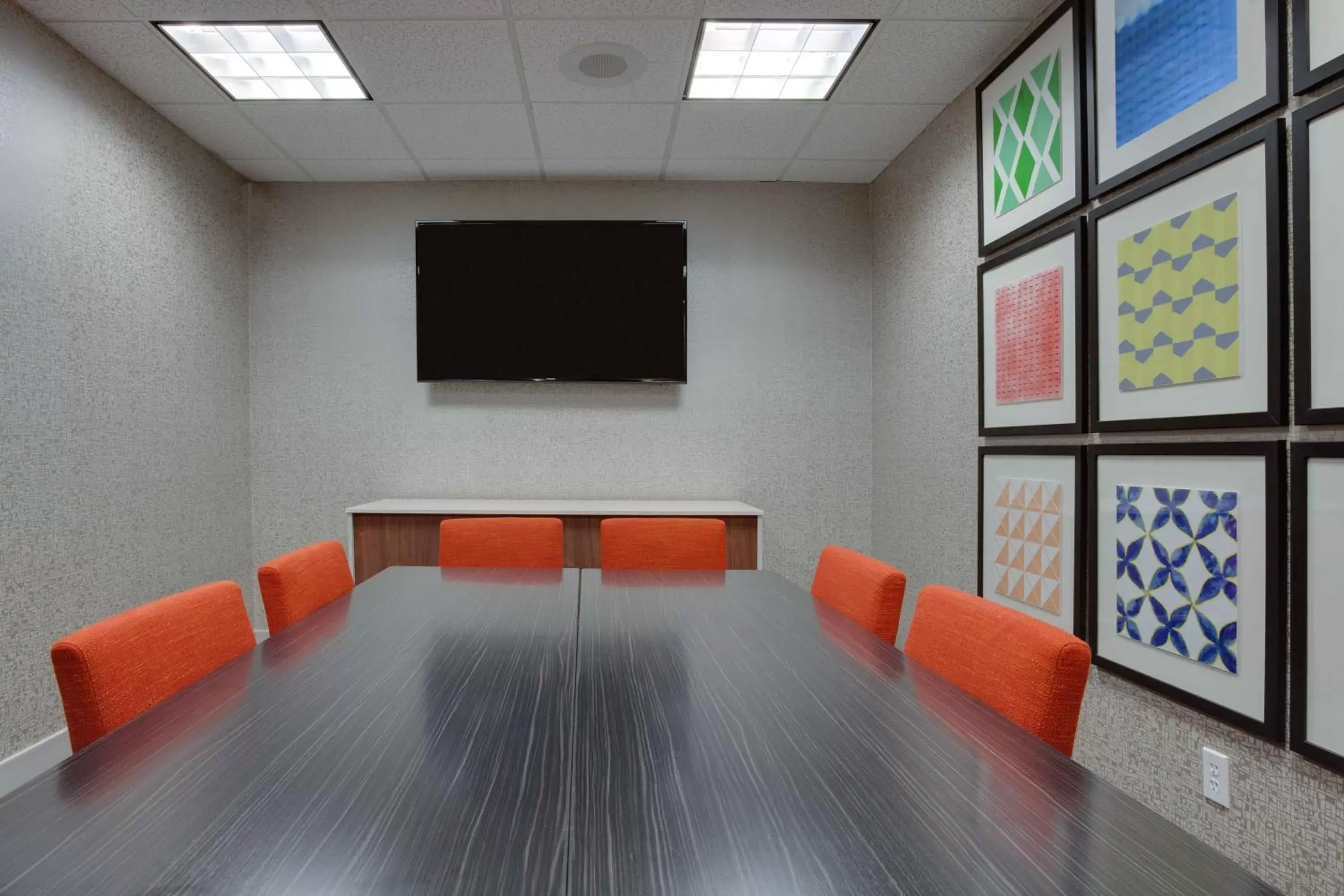 Meeting/conference room in Holiday Inn Express & Suites Orlando International Airport, an IHG Hotel