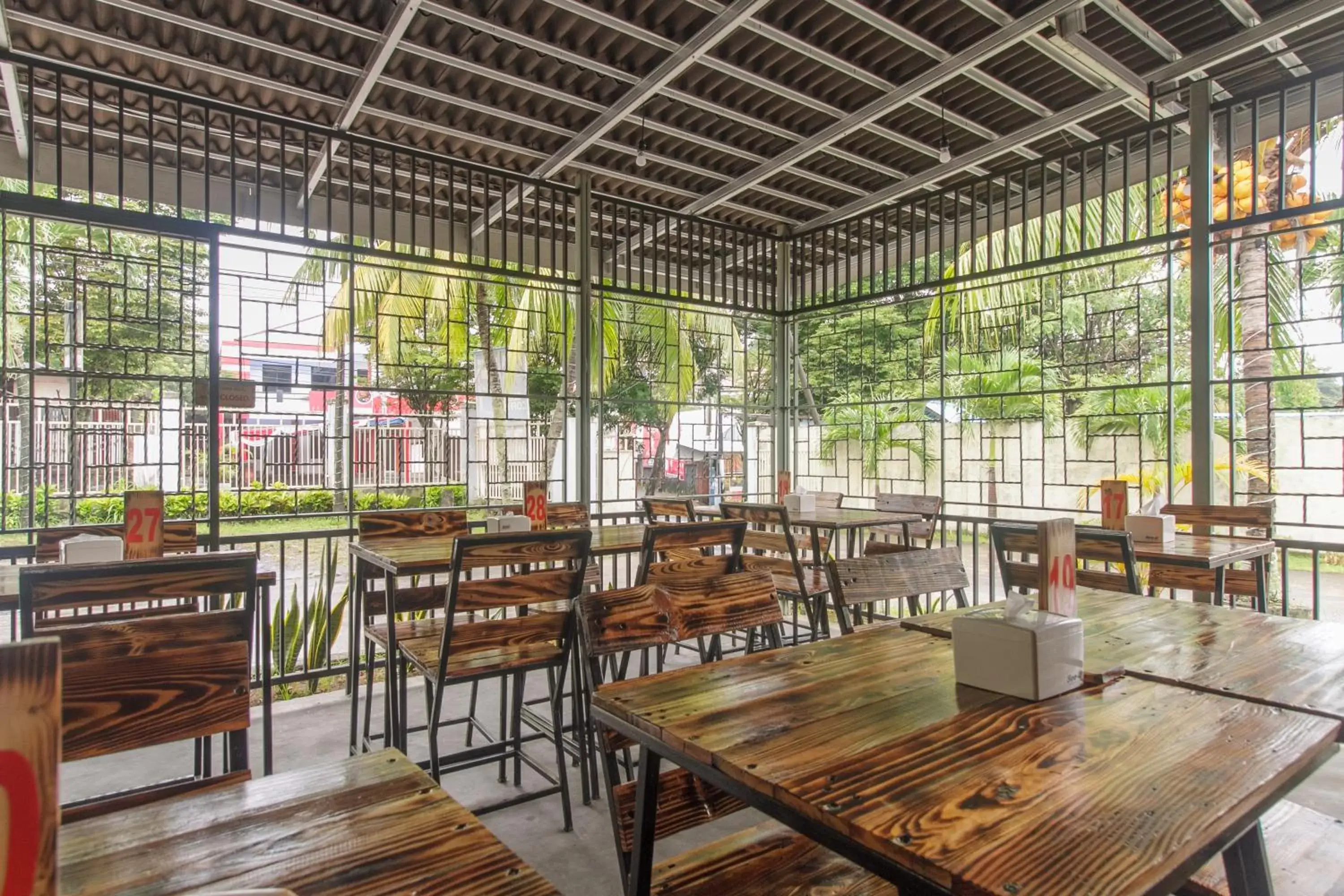 Restaurant/Places to Eat in RedDoorz at Jalan Babepalar Rike Manado