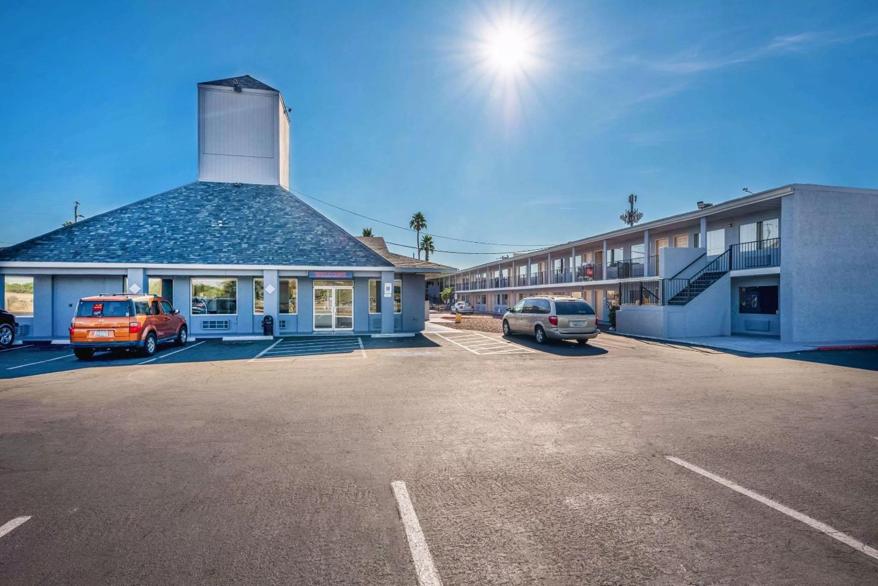 Property building in Rodeway Inn Phoenix North I-17