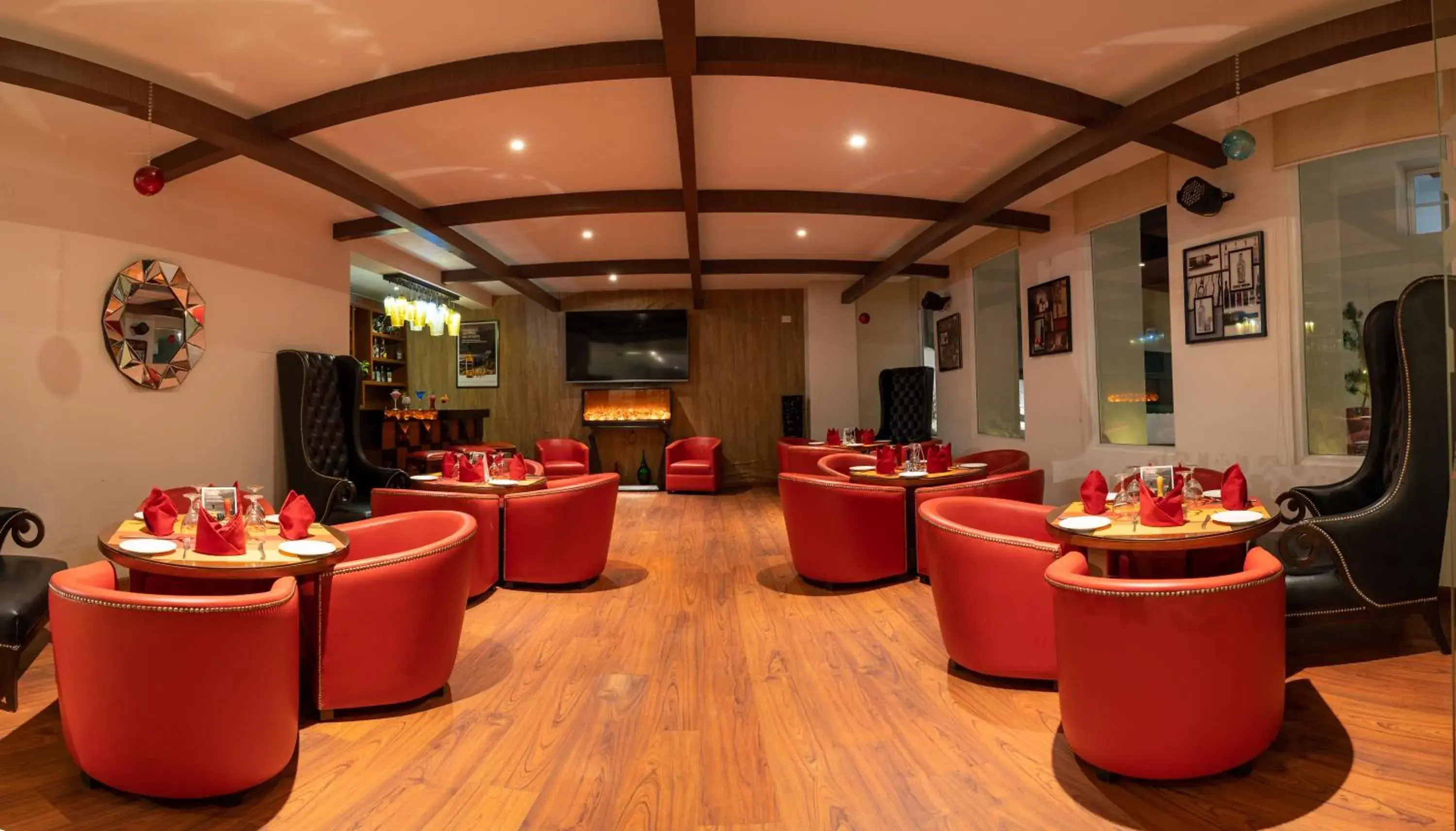 Communal lounge/ TV room in Indraprastha Spa Resort