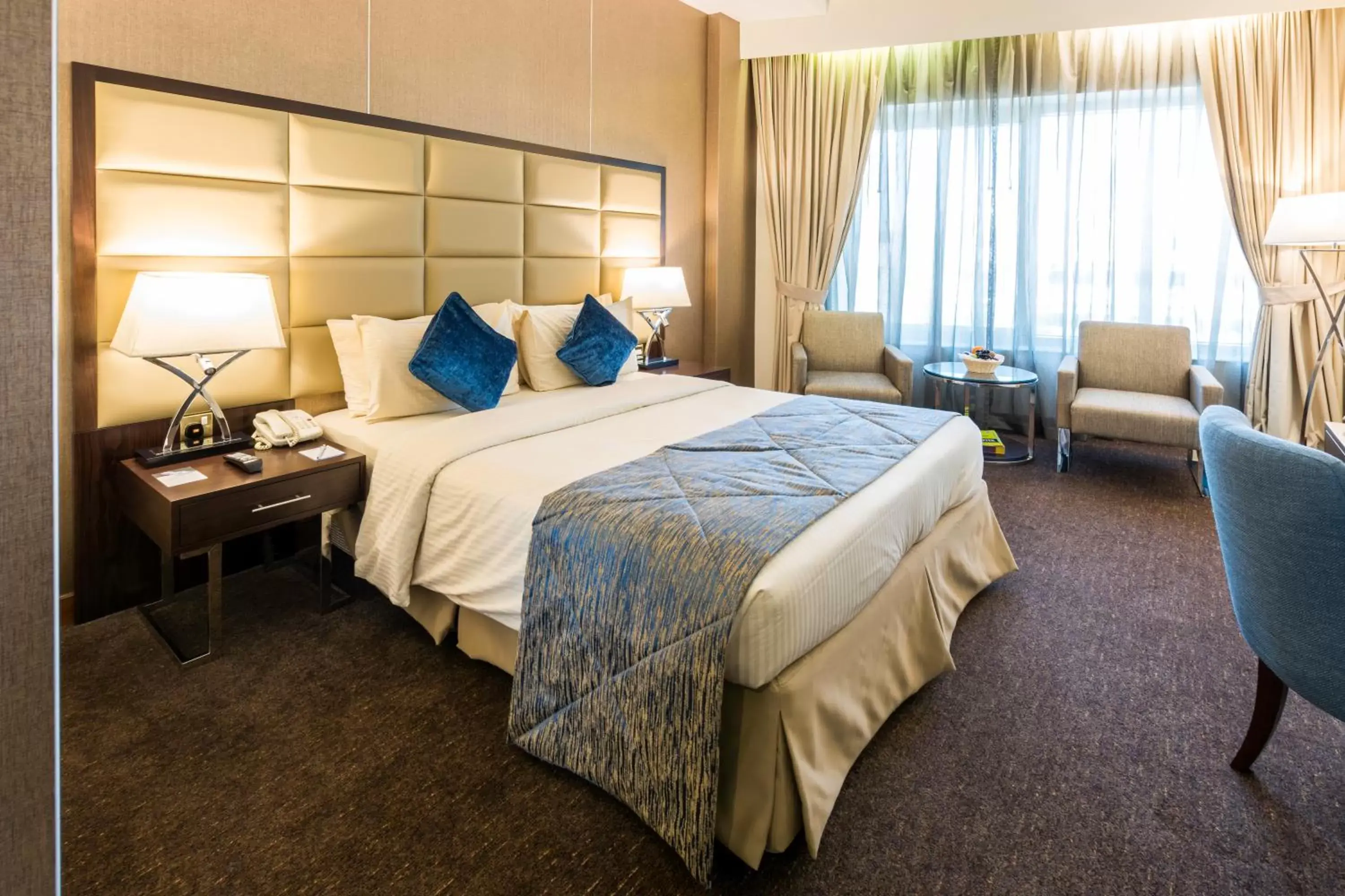 Bed in Howard Johnson Bur Dubai