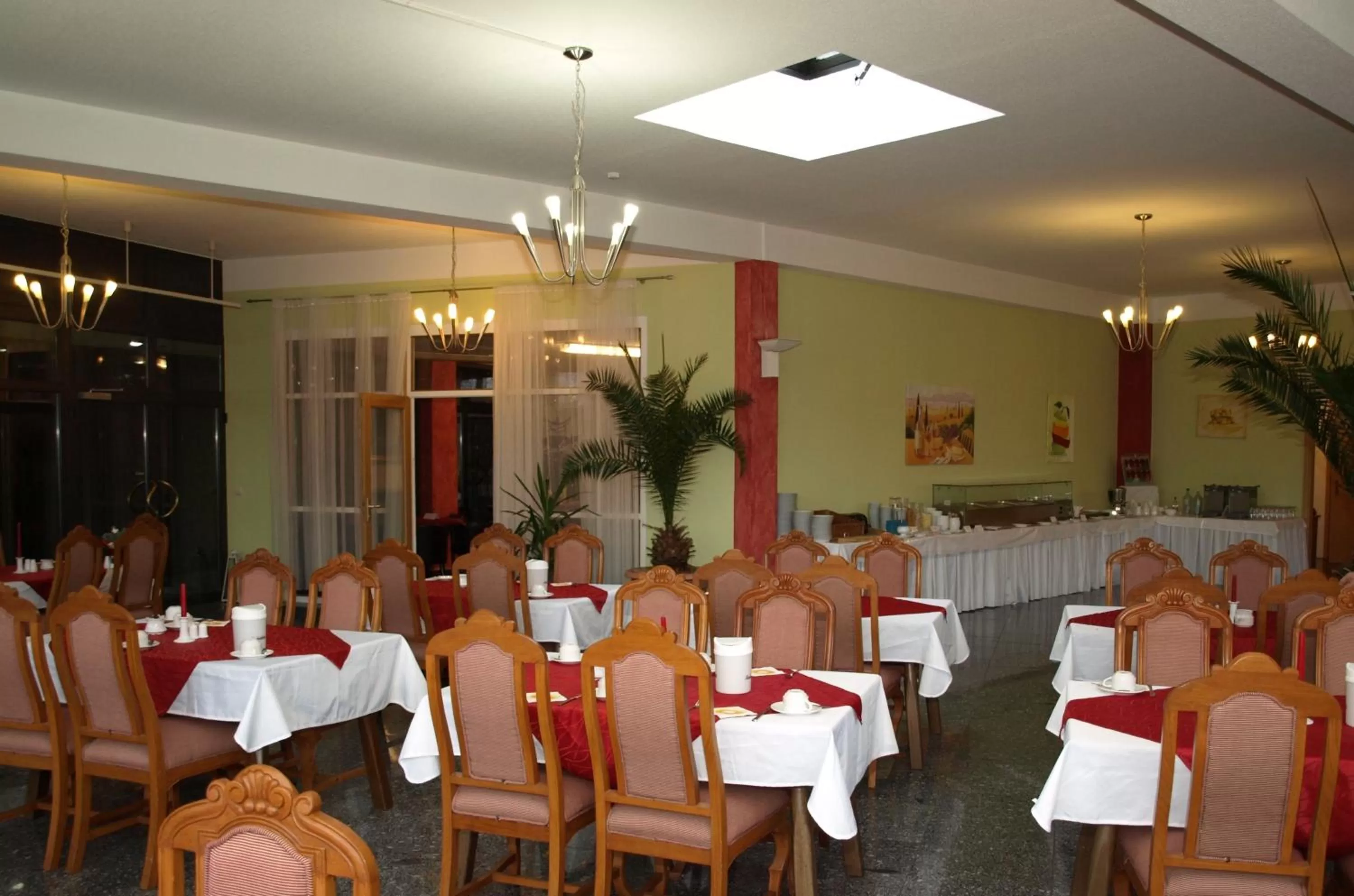 Restaurant/places to eat in WEST Hotel an der Sächsischen Weinstrasse